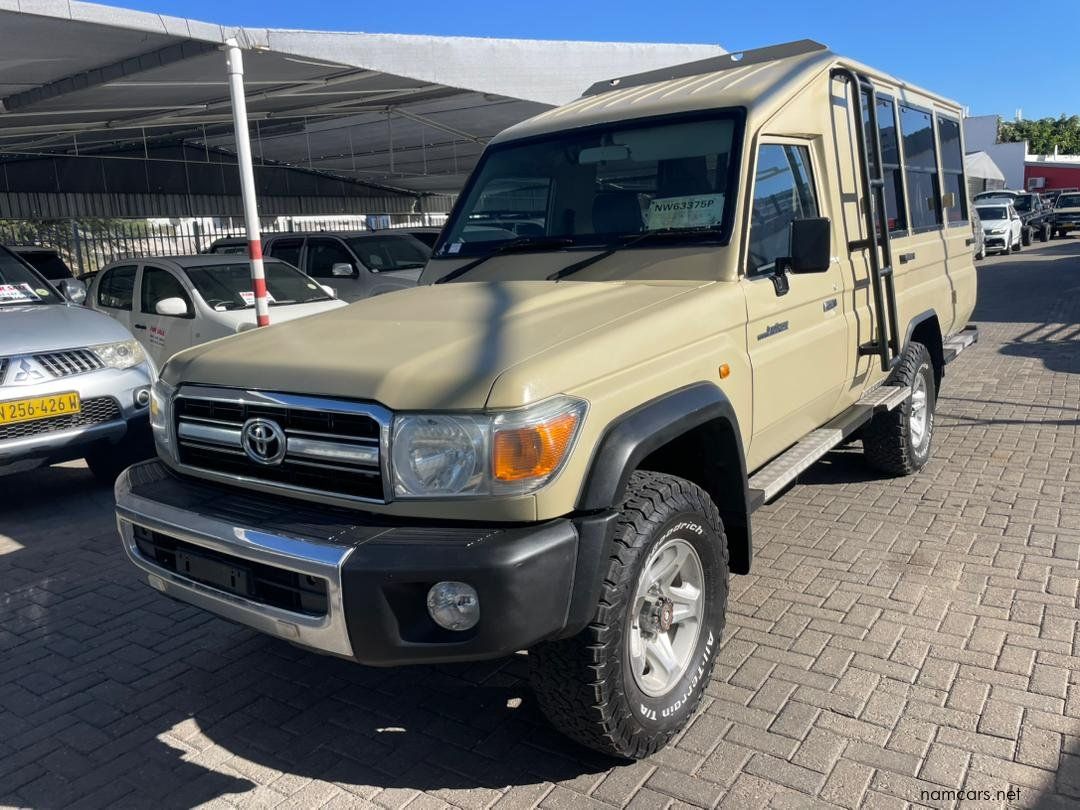 2019 Toyota Land Cruiser Safari 10-seater 4.2 Diesel 4x4 photo