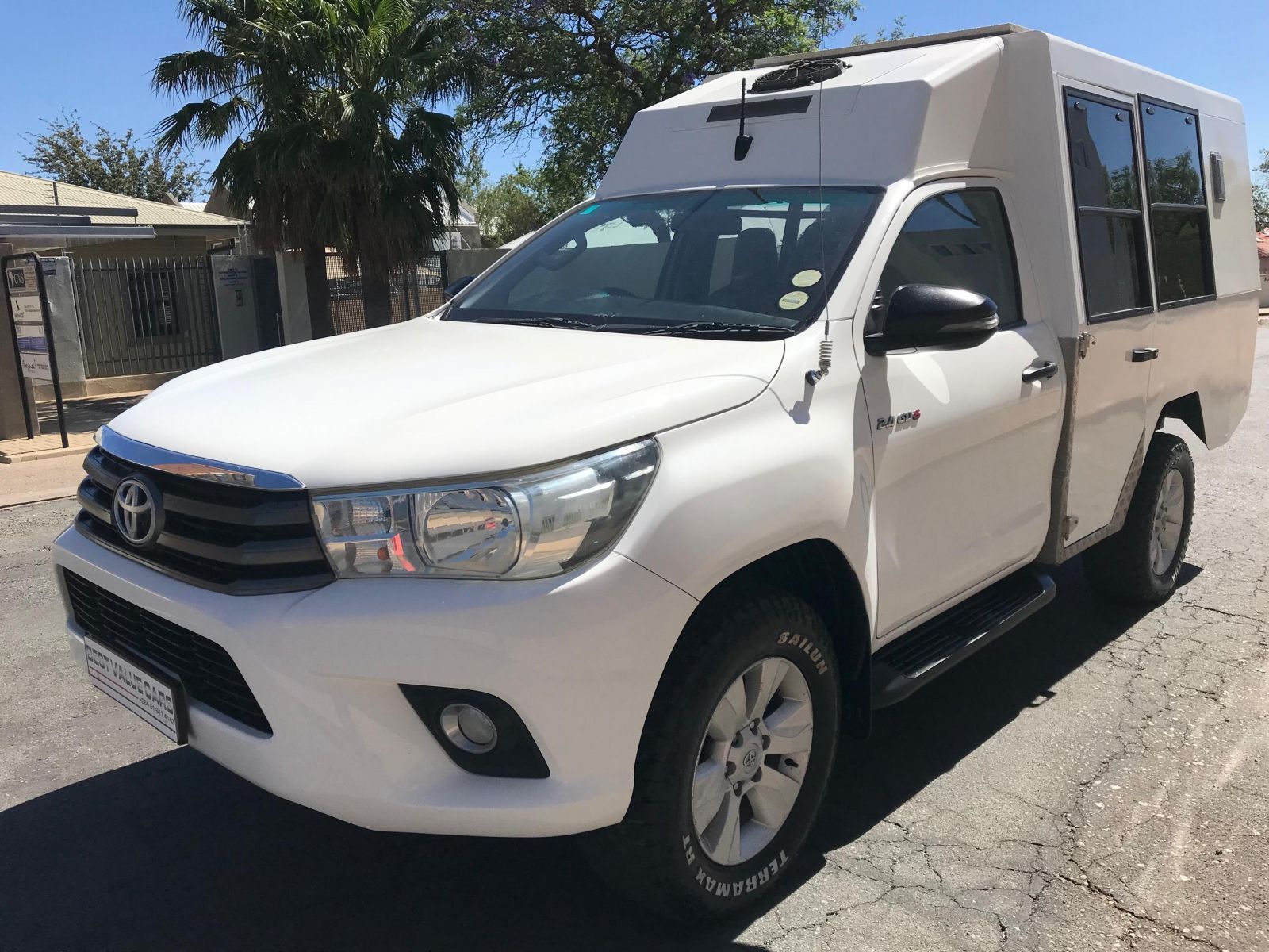 2018 Toyota Hilux 2.4 Gd6 4x4 Safari Conversion 6-7 seater photo