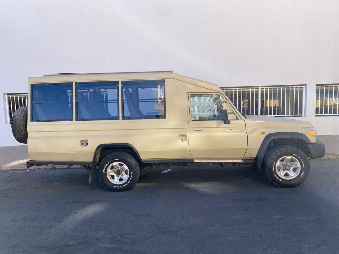 2019 Toyota Land Cruiser 4.2 Safari 10-seater photo
