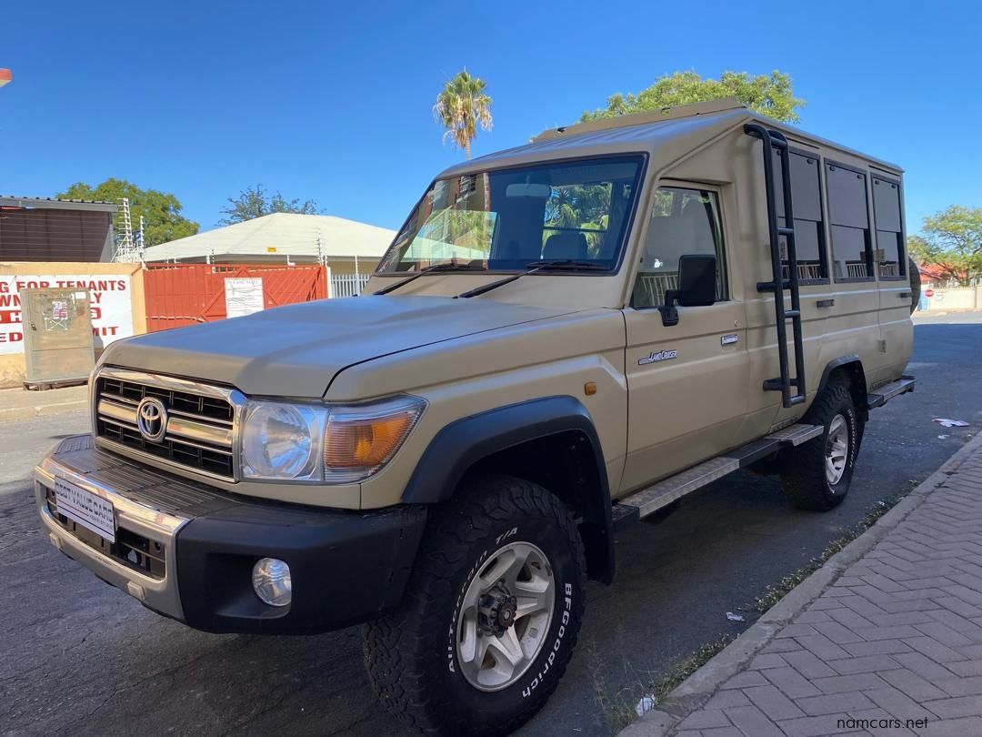2019 Toyota Land Cruiser 4.2 Safari 10-seater photo