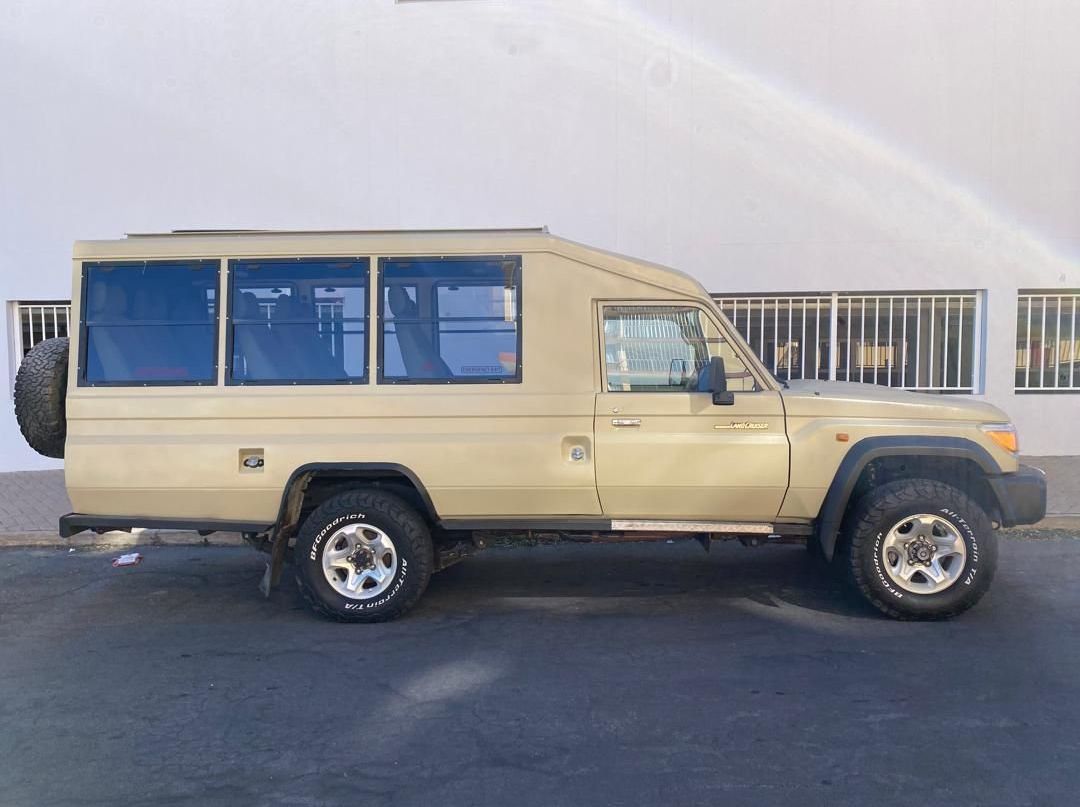Used Toyota Land Cruiser Safari 10-seater 4.2 Diesel 4x4 for sale in Windhoek, Namibia