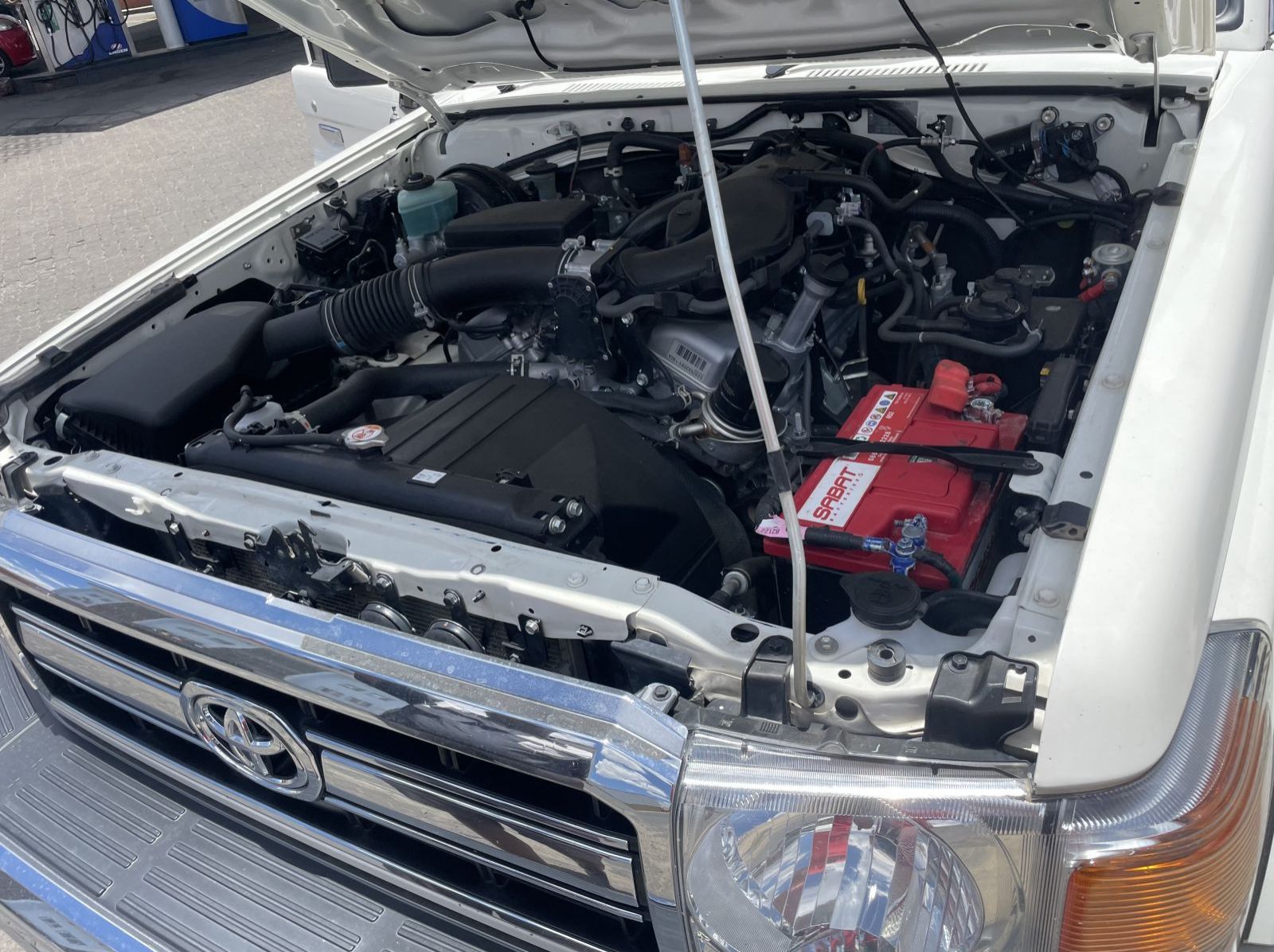 2023 Toyota Toyota Land Cruiser V6 Dcab 4x4 pictures