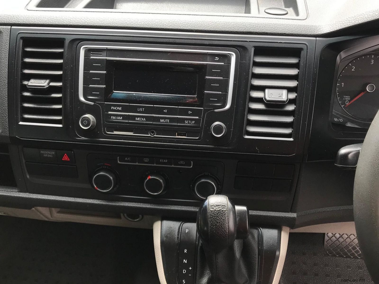 2018 Volkswagen VW Kombi 2lt Tdi Auto DSG T6 pictures