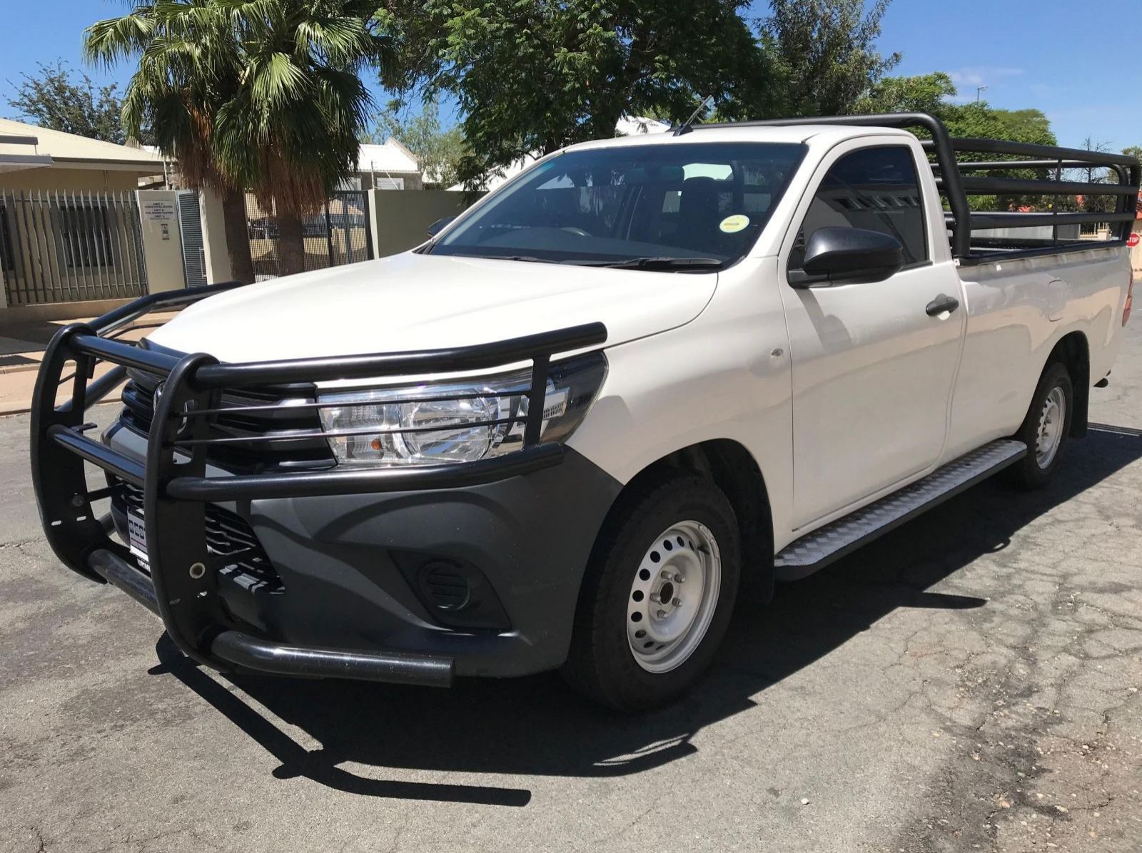 2019 Toyota Hilux 2lt VVti pictures