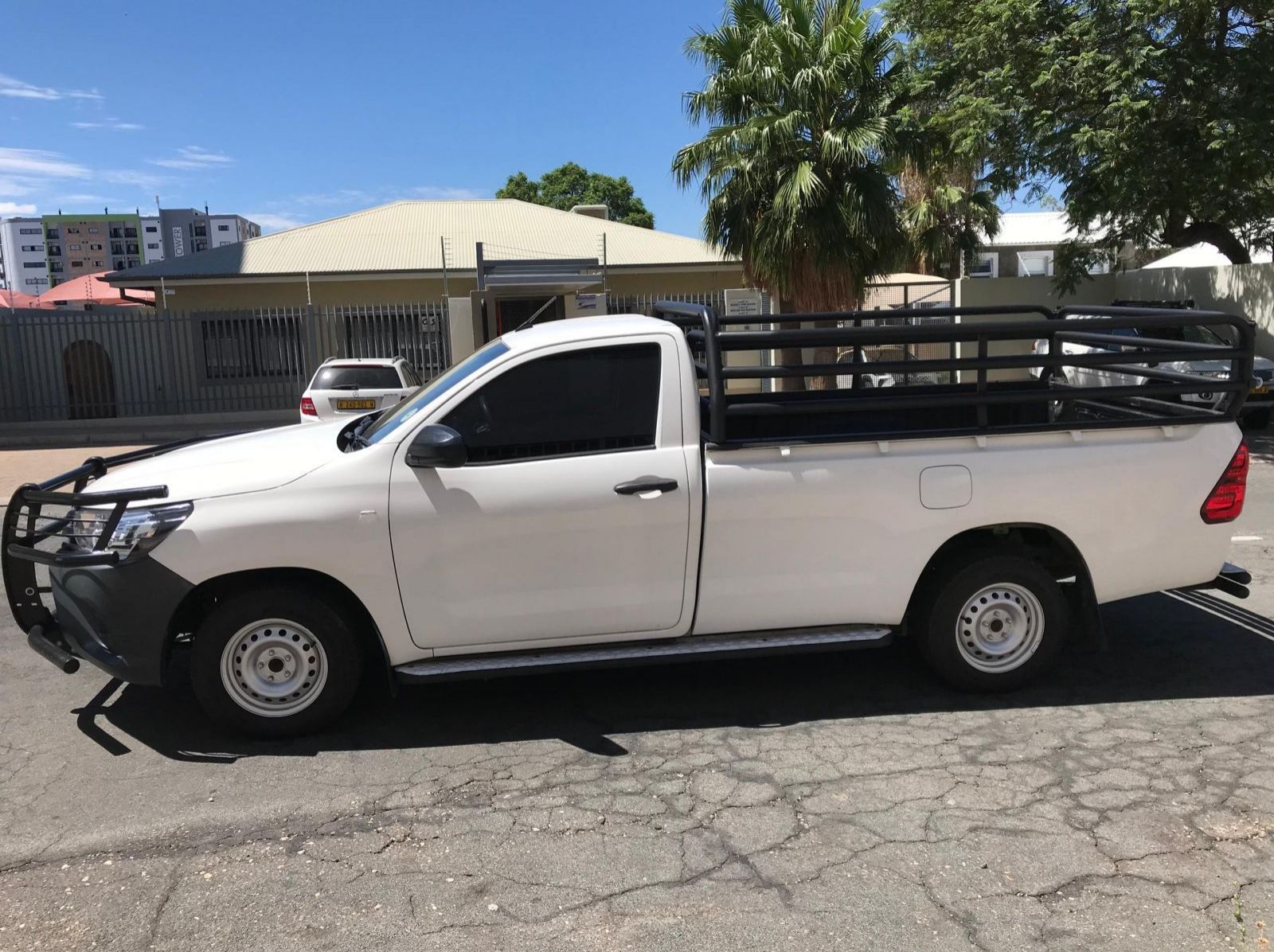 2019 Toyota Hilux 2lt VVti pictures