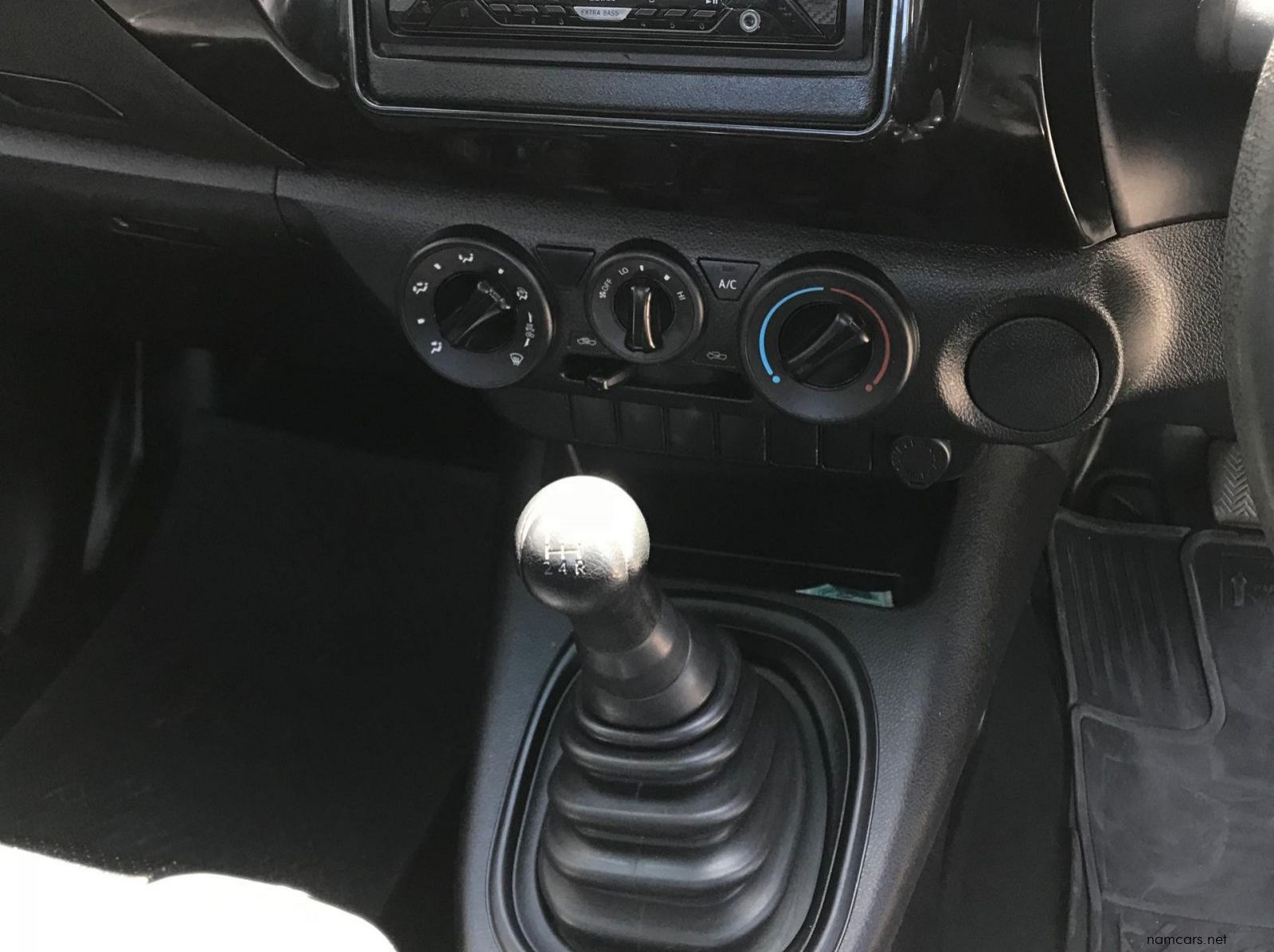 2019 Toyota Hilux 2lt VVti pictures