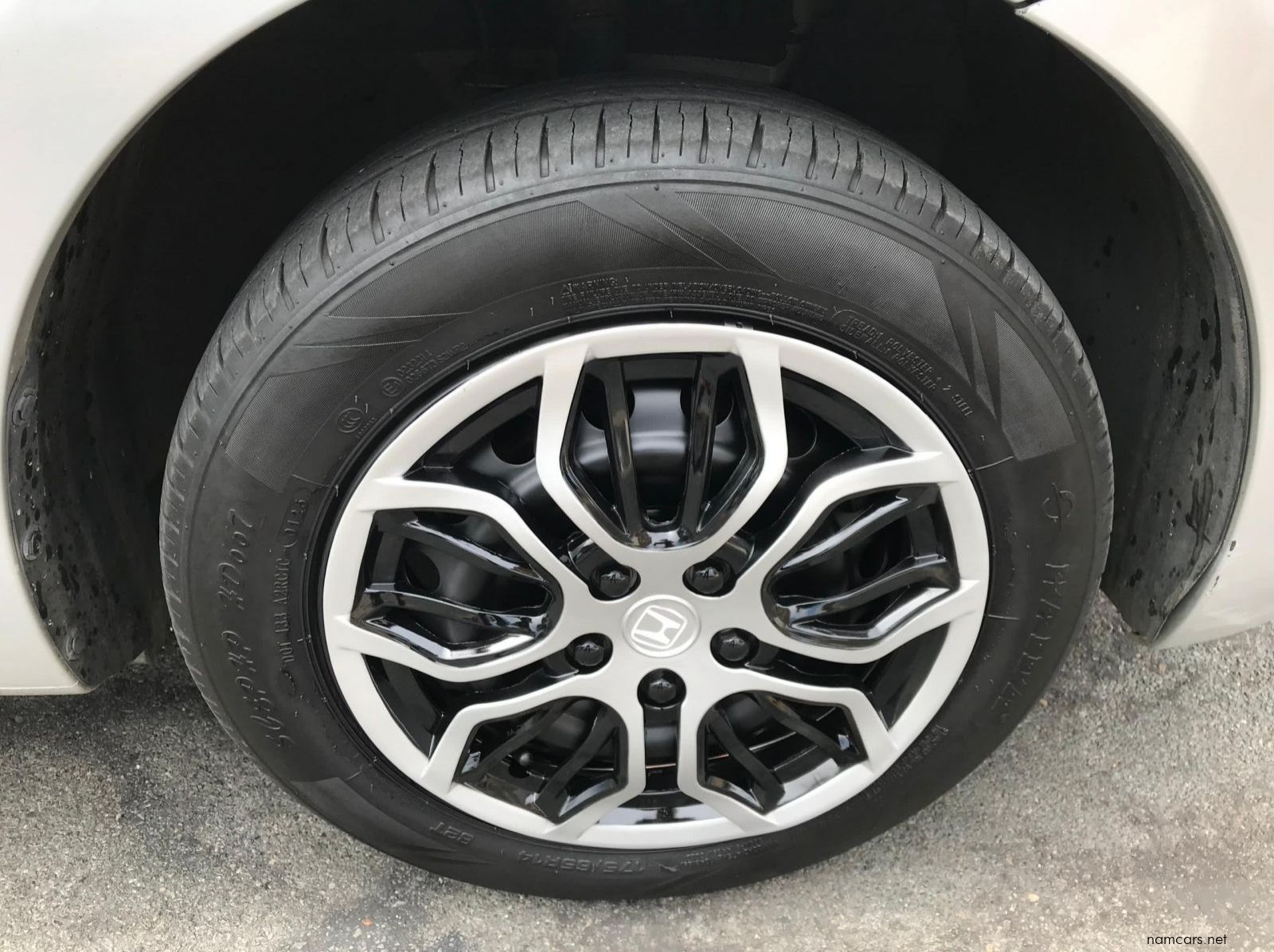 2013 Nissan Nissan March 1.2 H/B Auto pictures