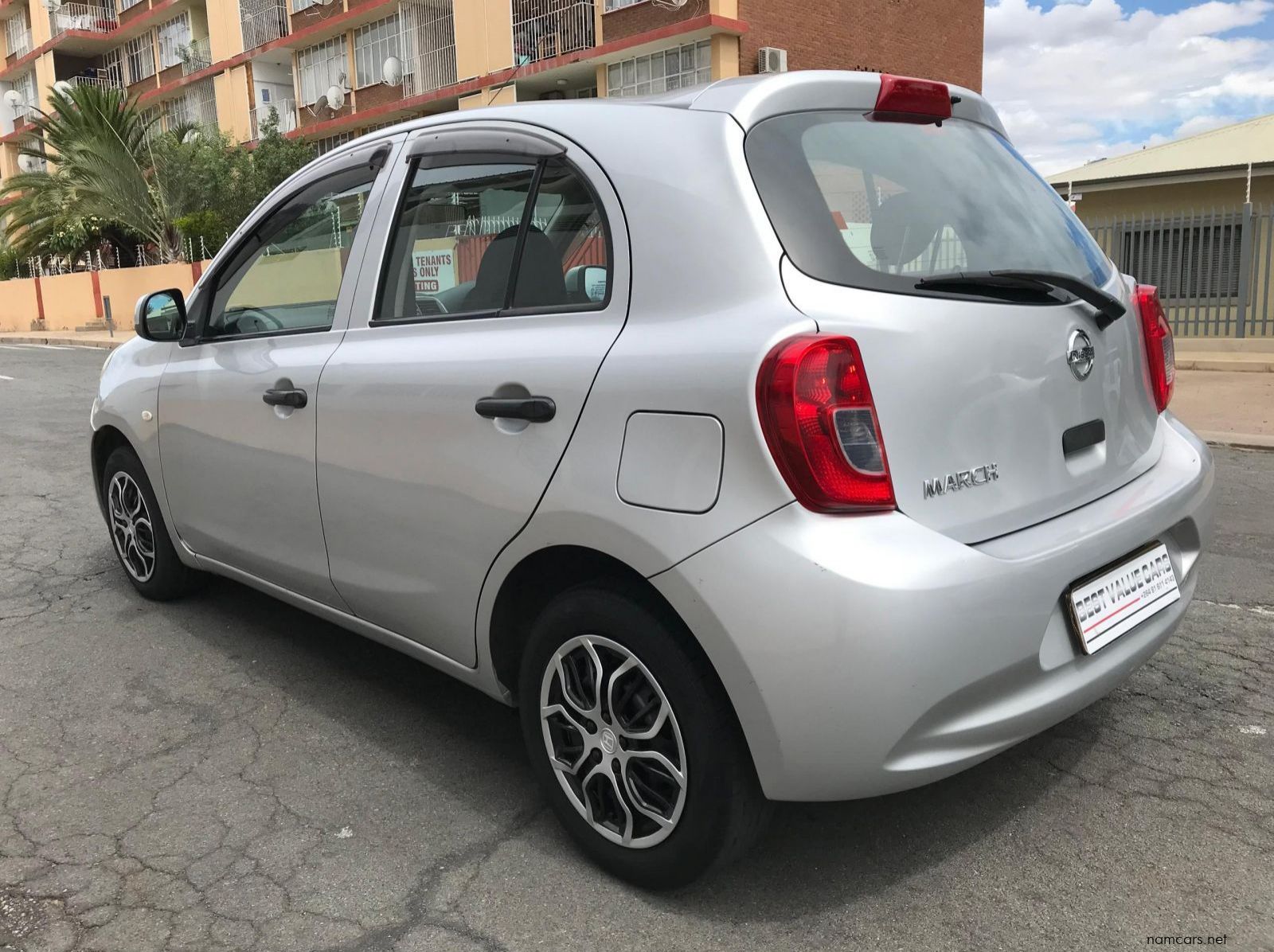 2013 Nissan Nissan March 1.2 H/B Auto pictures