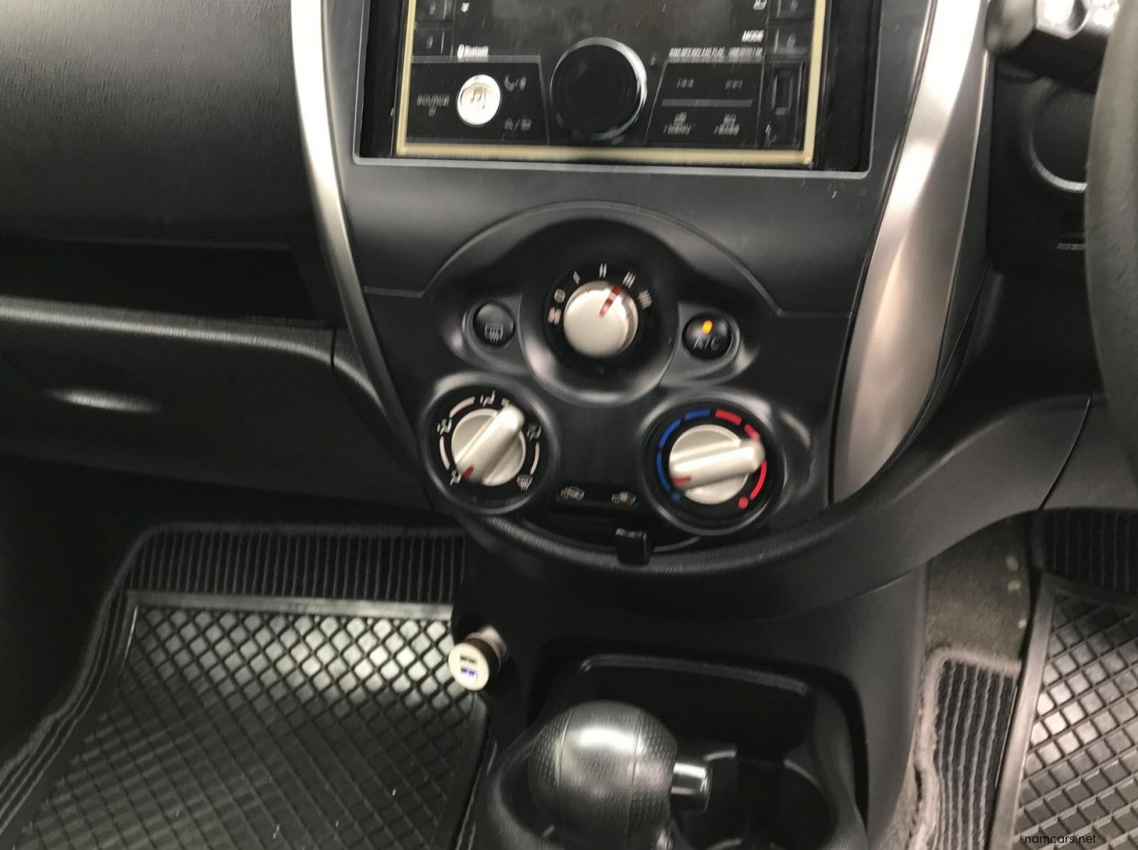 2013 Nissan Nissan March 1.2 H/B Auto pictures