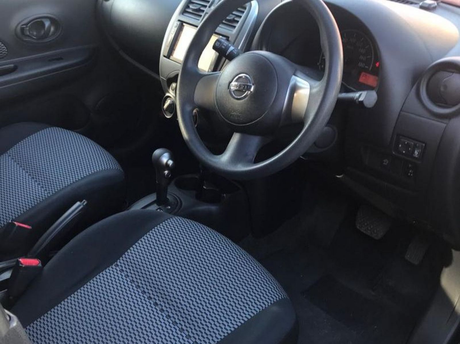 2014 Nissan Nissan March pictures