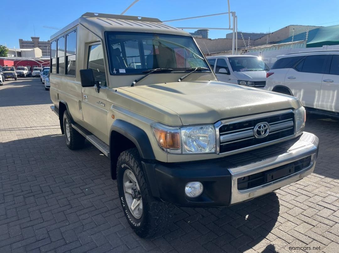 2019 Toyota Land Cruiser 4.2 Safari 10-seater pictures