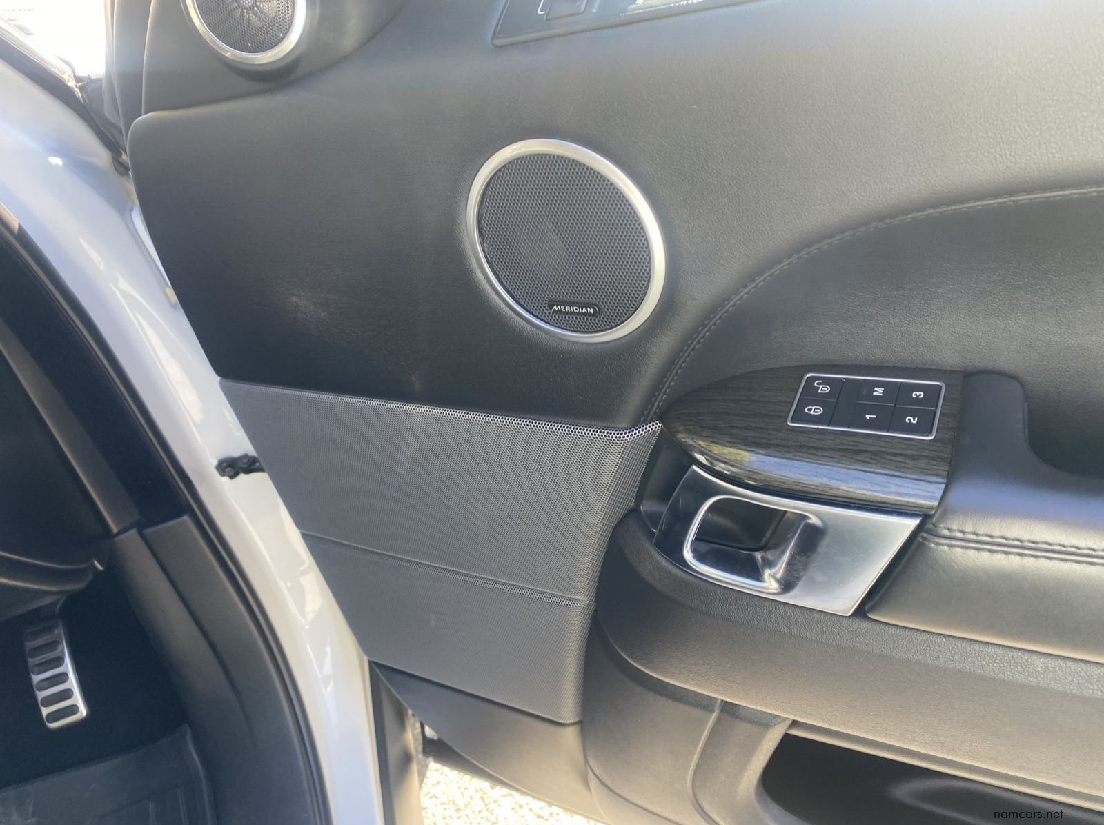 2016 Land Rover Range Rover V8 HSE SD Diesel pictures