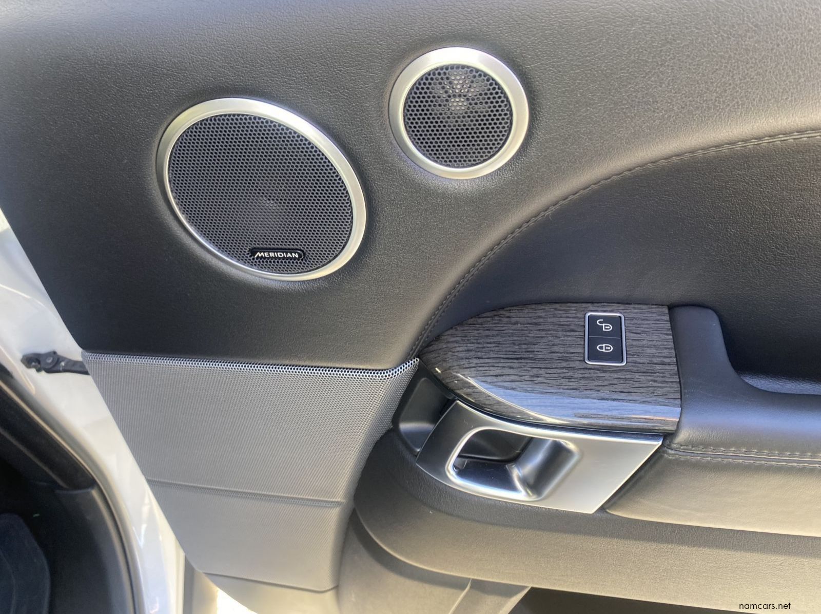 2016 Land Rover Range Rover V8 HSE SD Diesel pictures