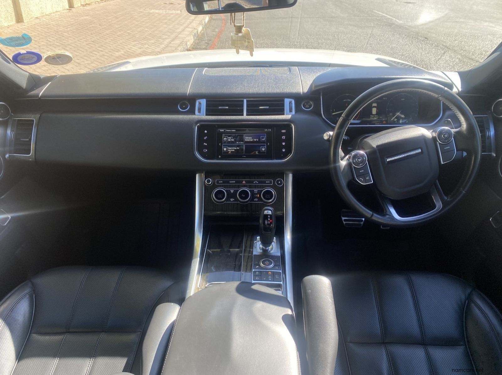 2016 Land Rover Range Rover V8 HSE SD Diesel pictures