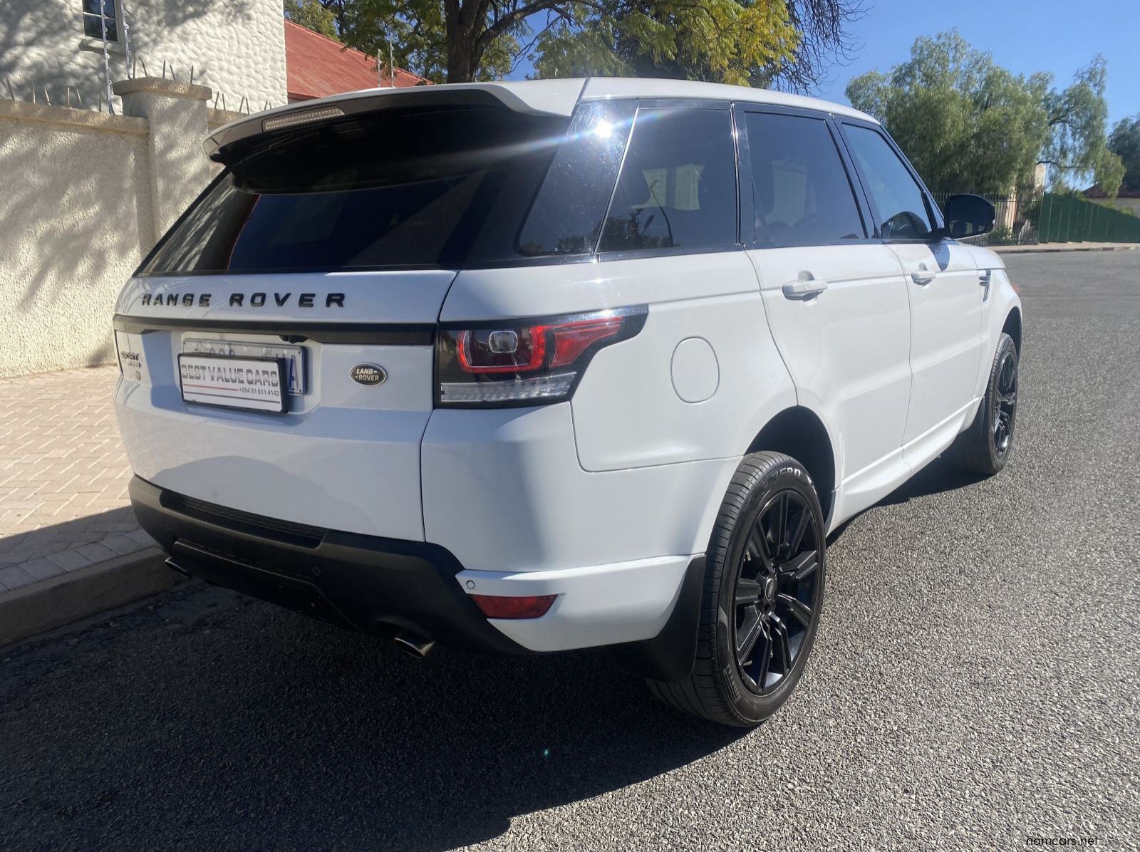 2016 Land Rover Range Rover V8 HSE SD Diesel pictures