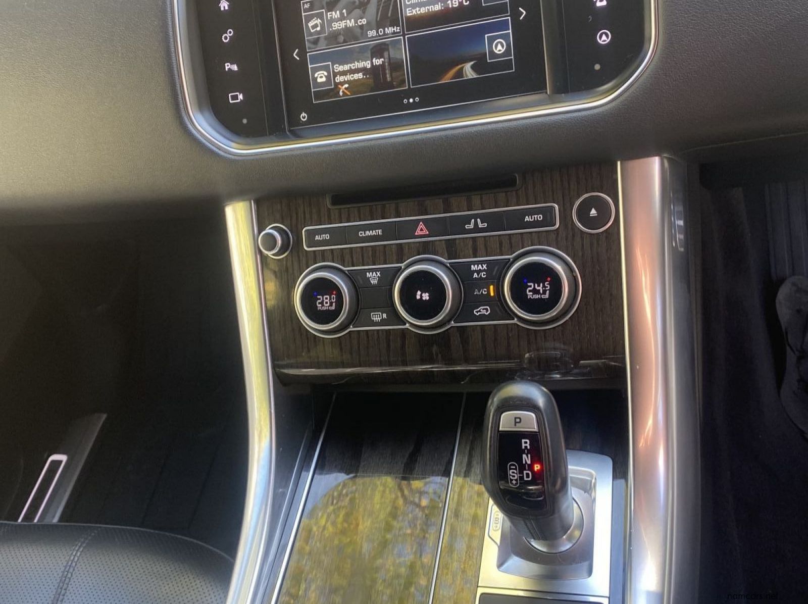 2016 Land Rover Range Rover V8 HSE SD Diesel pictures