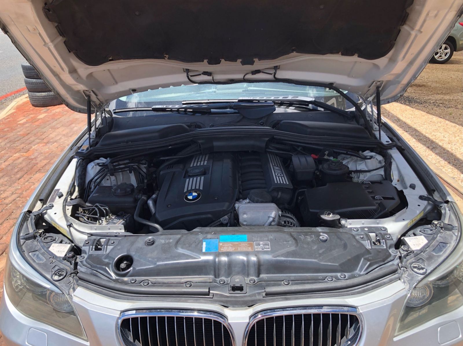 2009 BMW 525i pictures