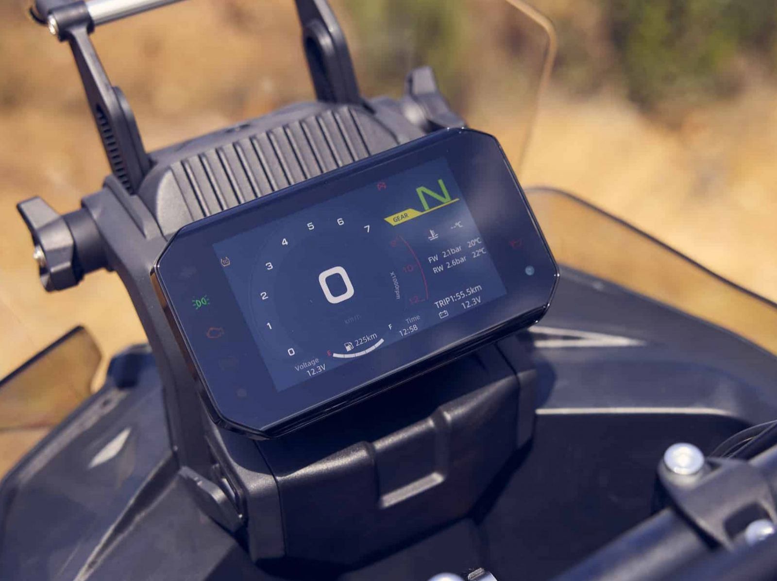 2025 CFMOTO 700MT pictures