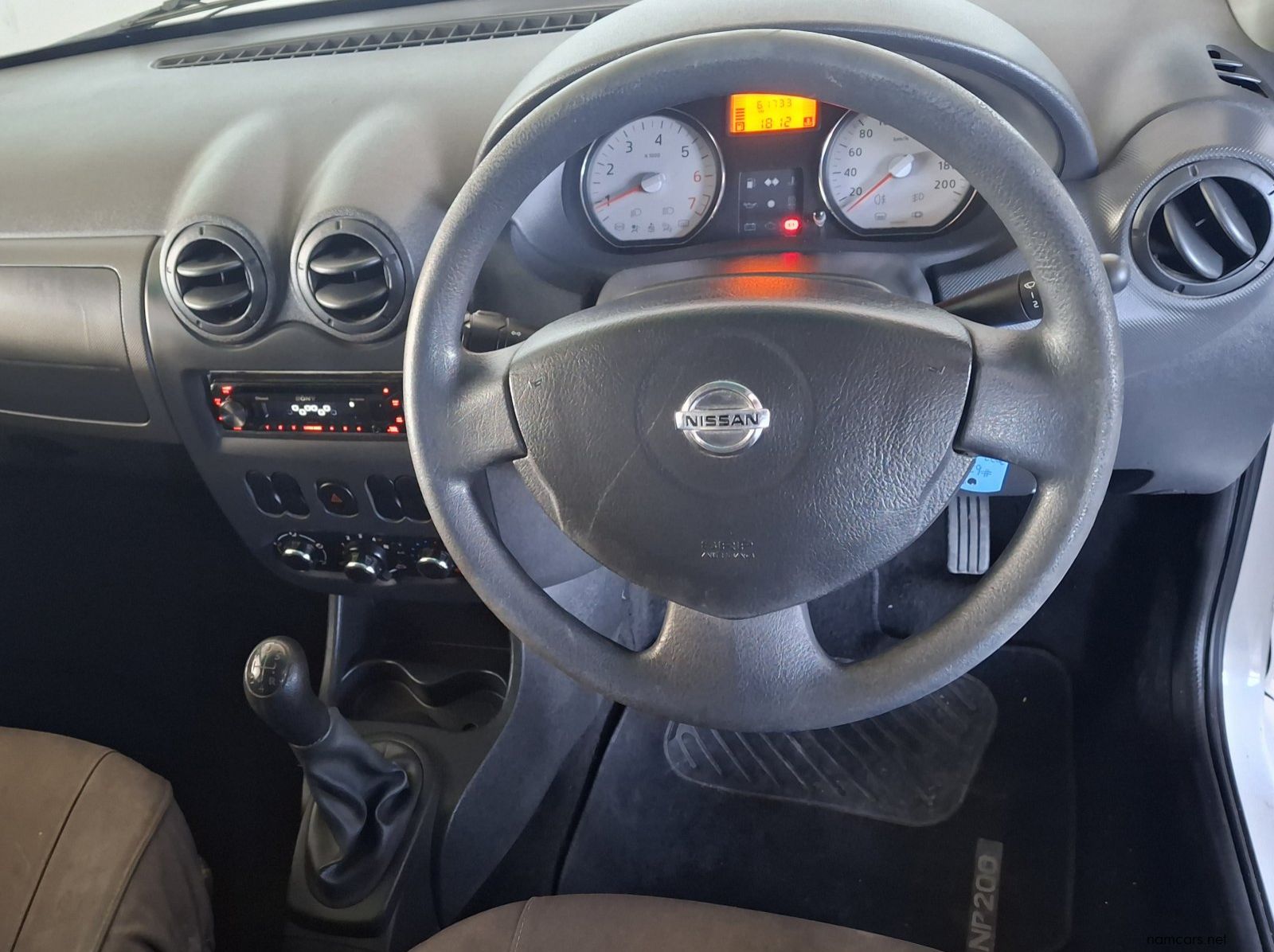 2022 Nissan NP200 1.6  A/C + Safety pack pictures