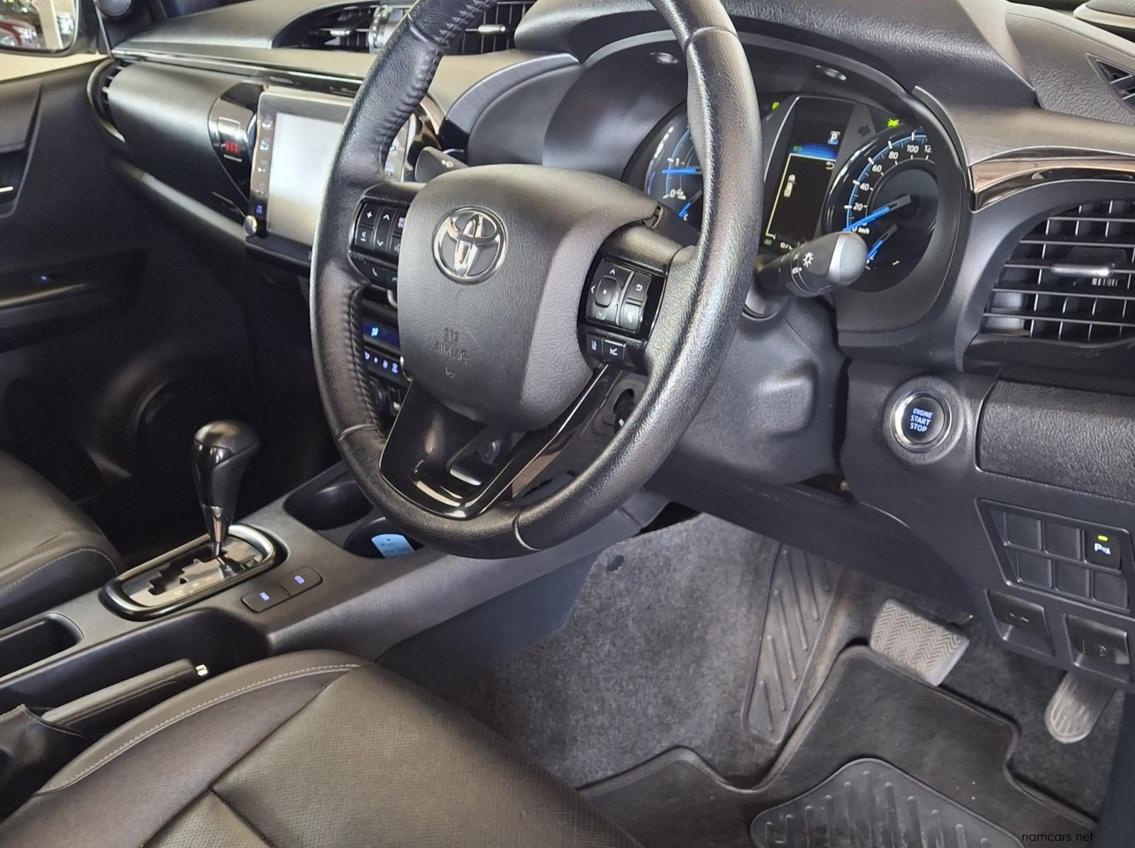 2023 Toyota Hilux 2.8 GD6 RB Legend A/T 4x2 pictures