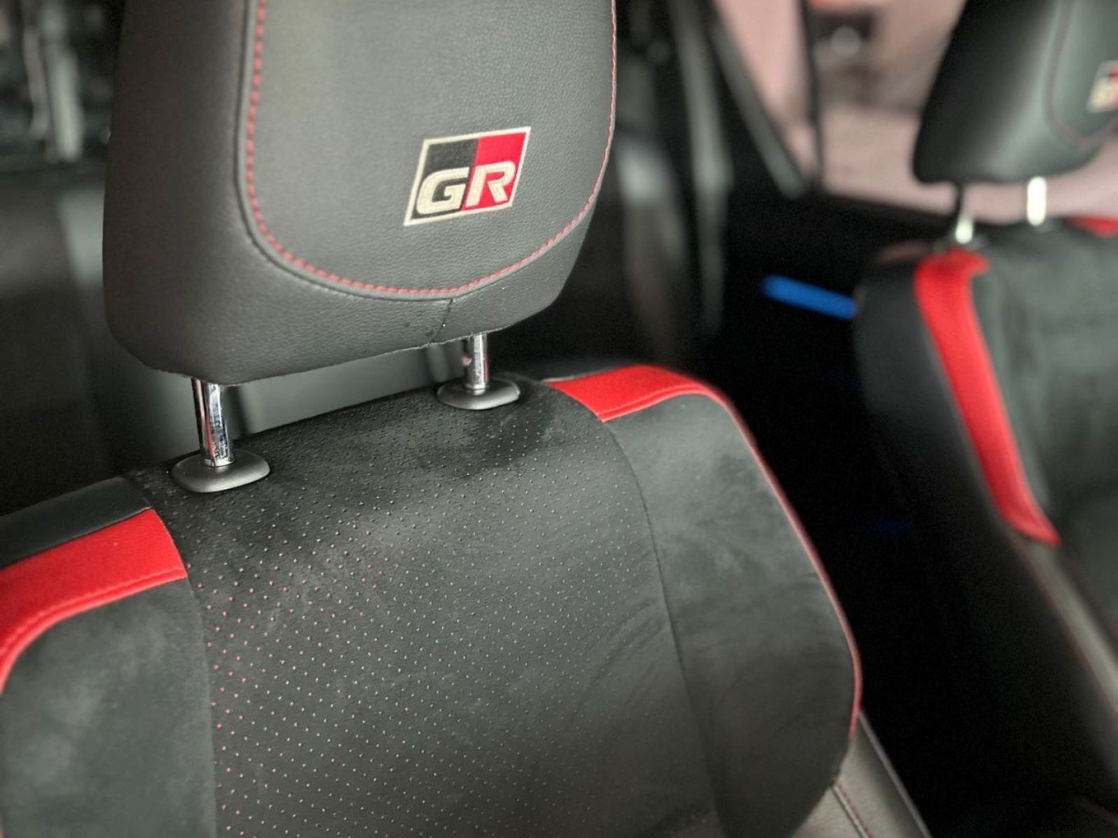 2022 Toyota Hilux 2.8 GD-6 GR-S 4x4 A/T D/C photo