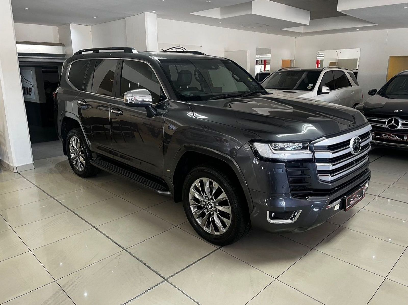 Used Toyota Landcruiser 300 V6 3.5t Zx  for sale in Windhoek, Namibia