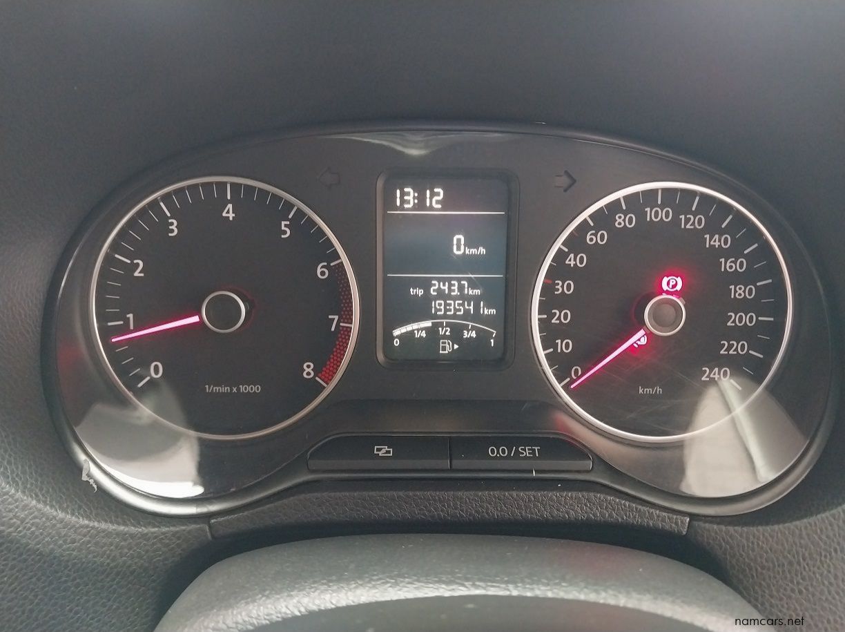 2013 Volkswagen Polo 1.6 Comfortline pictures