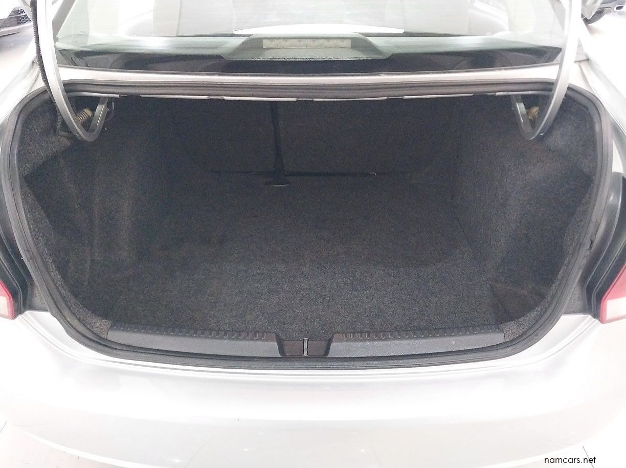 2013 Volkswagen Polo 1.6 Comfortline pictures