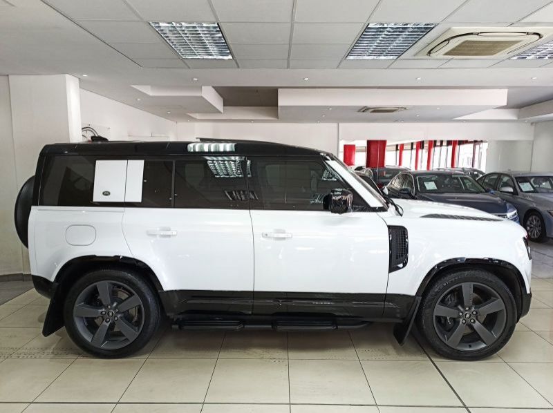 2022 Land Rover Defender 110 P525 V8 386kW pictures