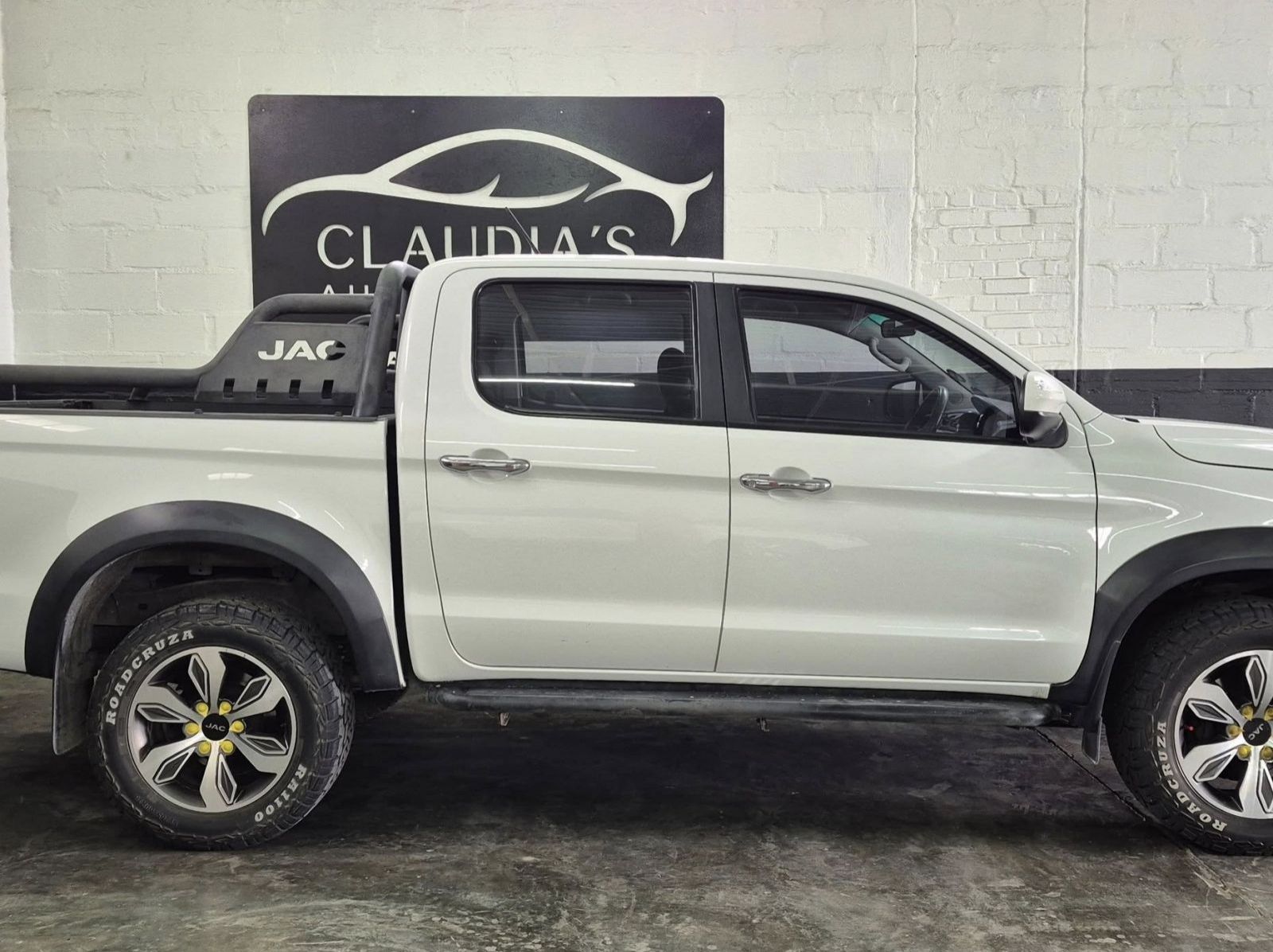 2022 JAC T8 1.9TDi Lux 4x4 pictures