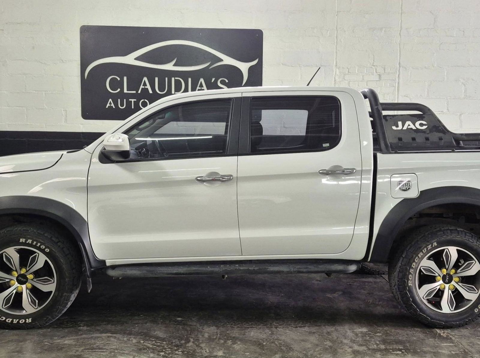 2022 JAC T8 1.9TDi Lux 4x4 pictures