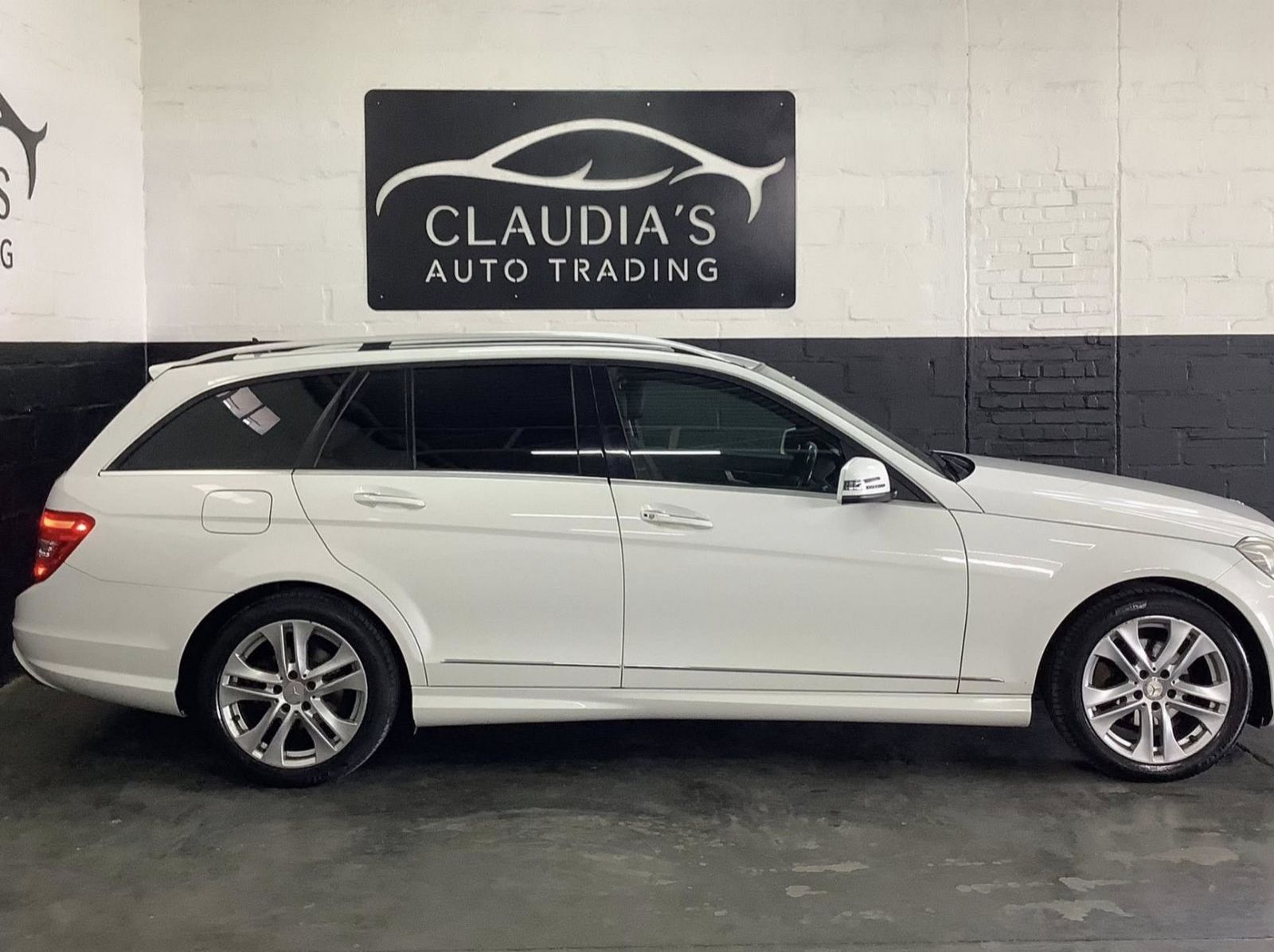 2013 Mercedes-Benz C180 pictures