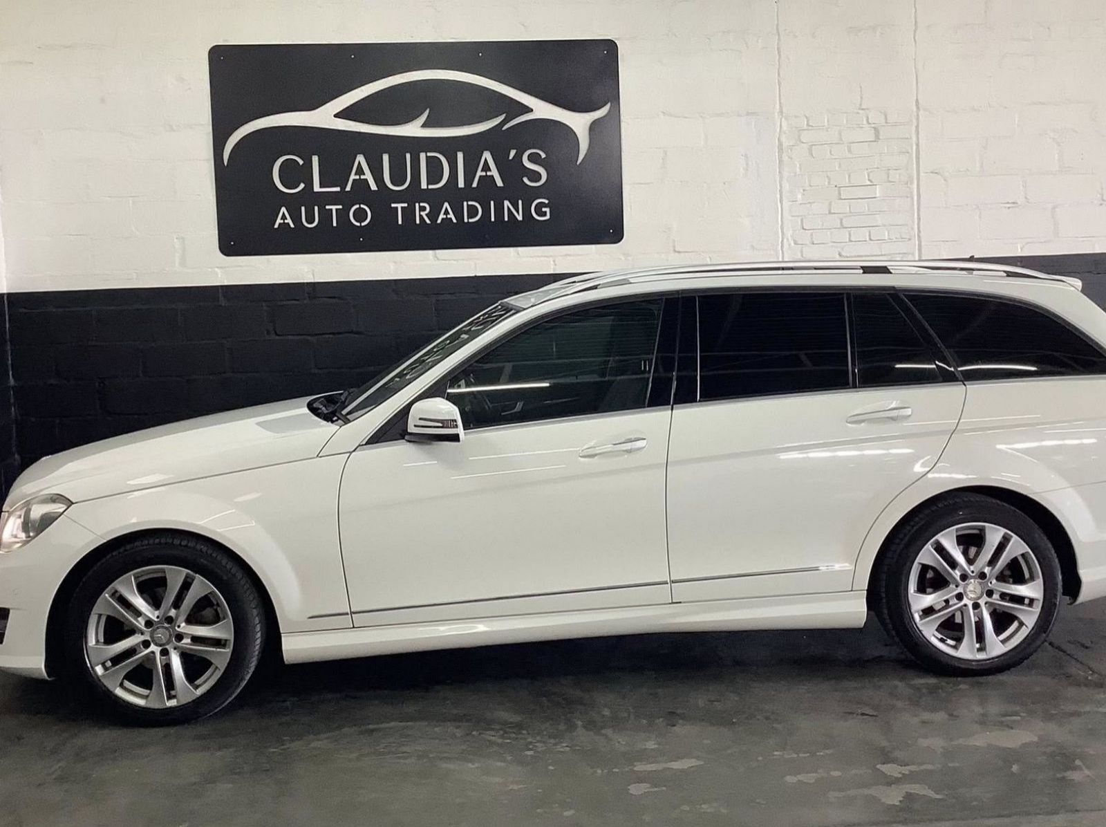 2013 Mercedes-Benz C180 pictures