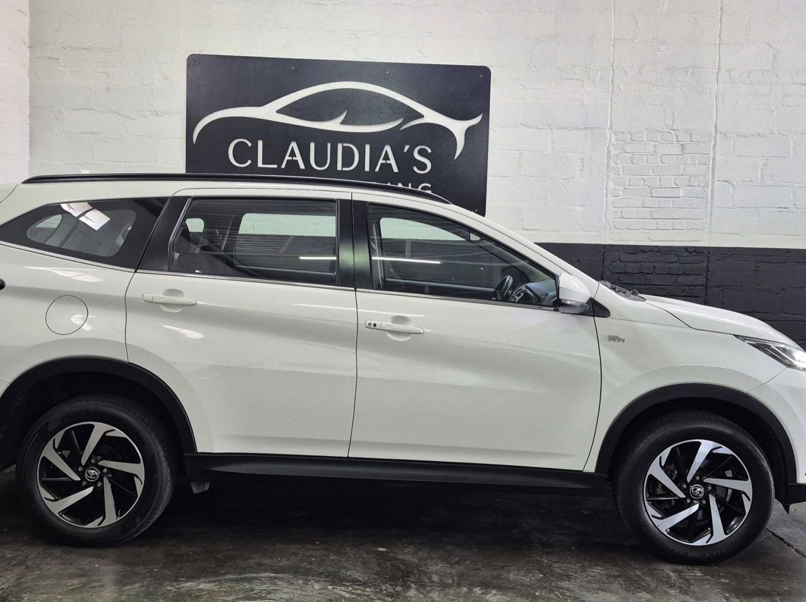 2018 Toyota Rush 1.5l manual local pictures