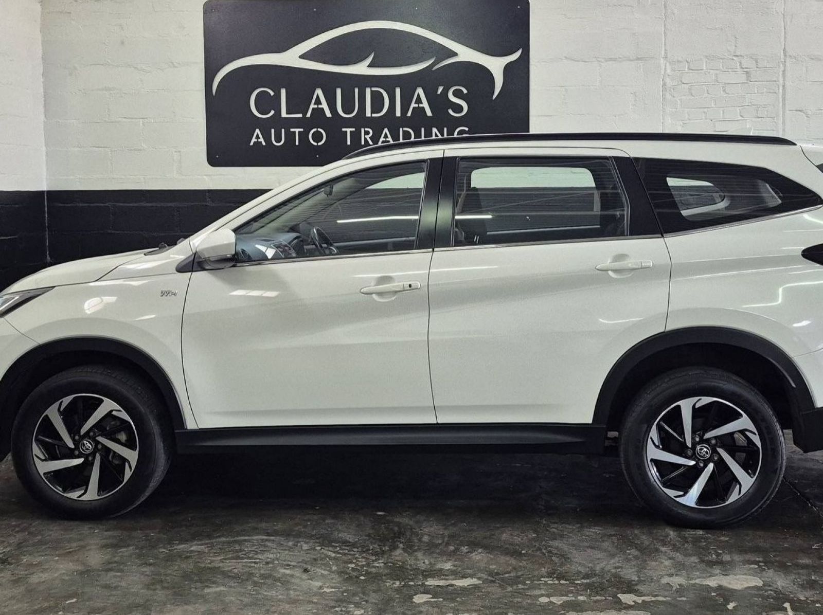 2018 Toyota Rush 1.5l manual local pictures