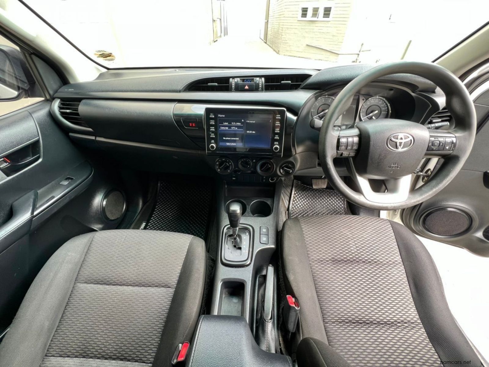 2021 Toyota Hilux 2.4GD-6 Double Cab Raider 4x4 A/T photo