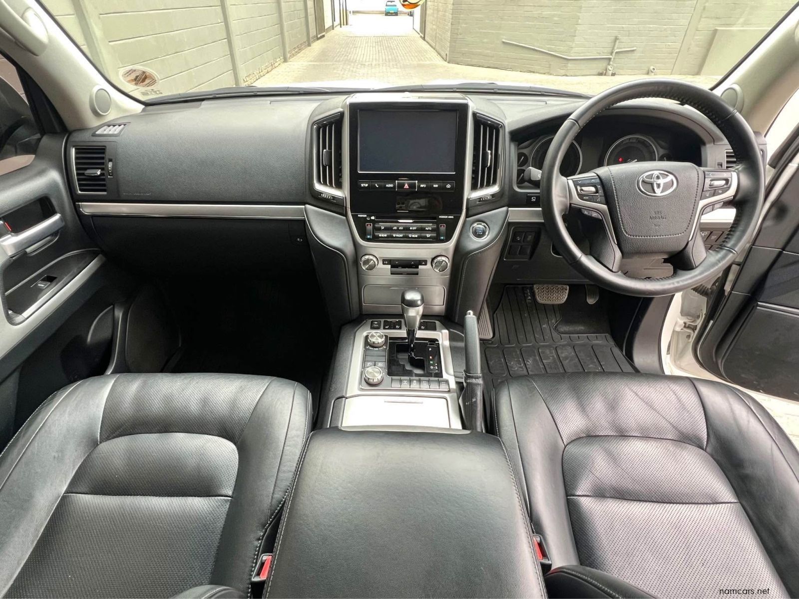 2019 Toyota Land Cruiser 200 VXR photo