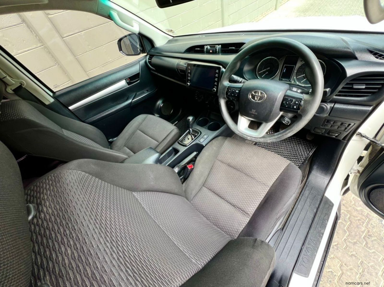 2021 Toyota Hilux 2.4GD-6 Double Cab Raider 4x4 A/T pictures