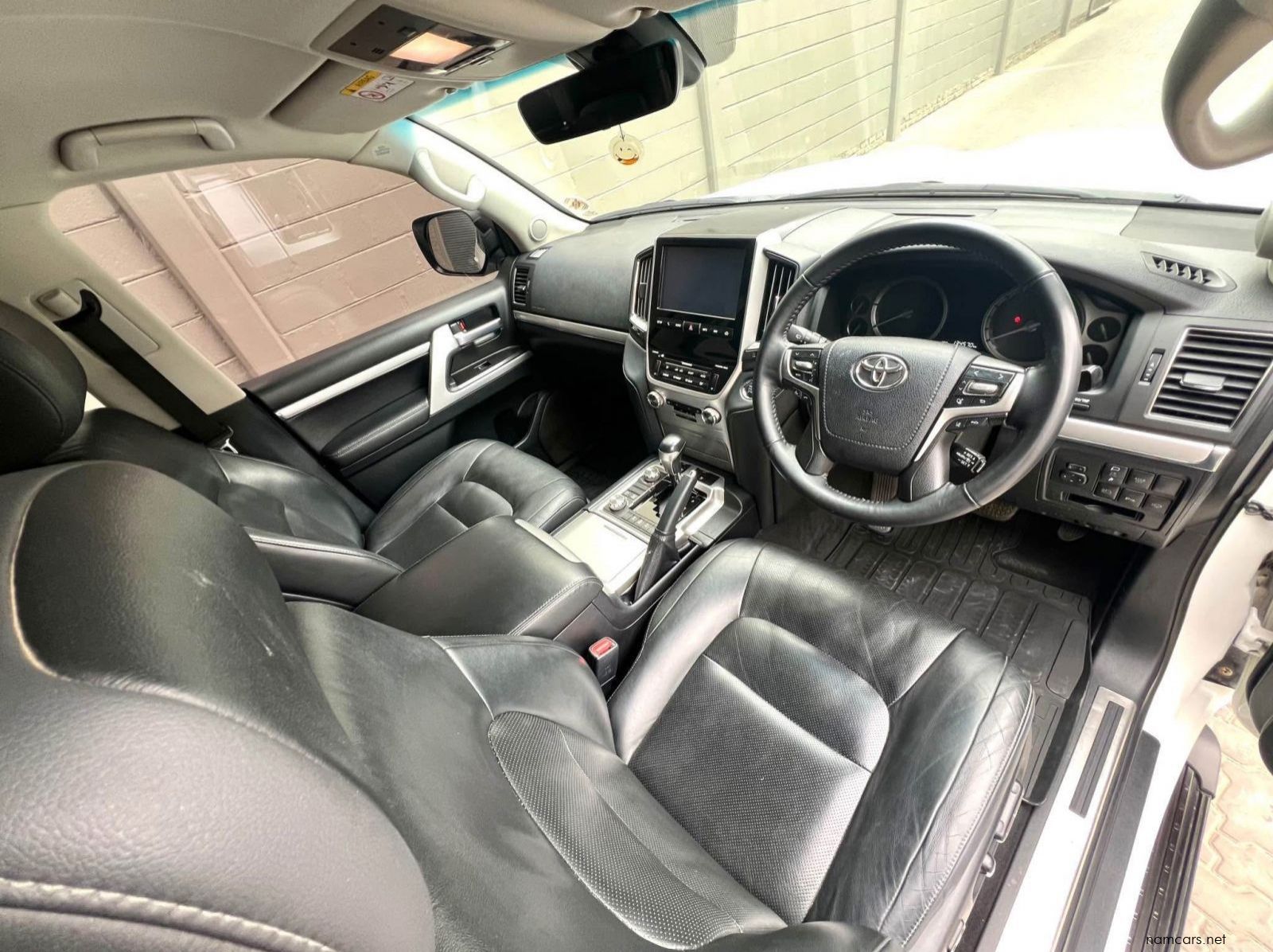 2019 Toyota Land Cruiser 200 VXR pictures