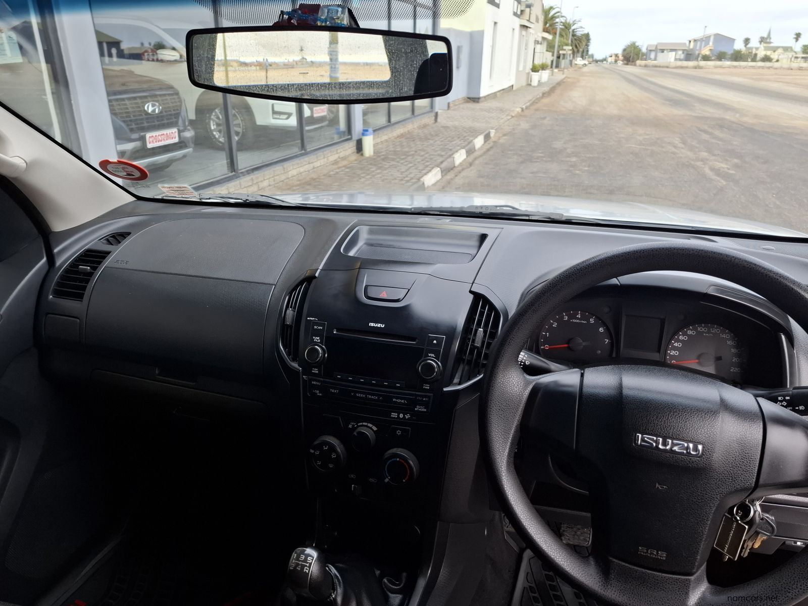 2016 Isuzu KB240 LE S/C 2X4 photo