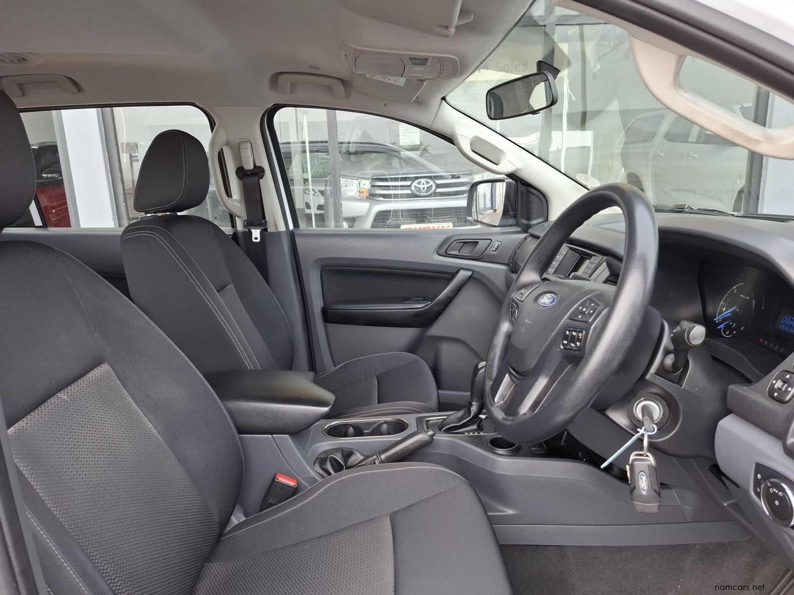 2017 Ford FORD EVEREST 2.2 XLS A/T 4X2 photo