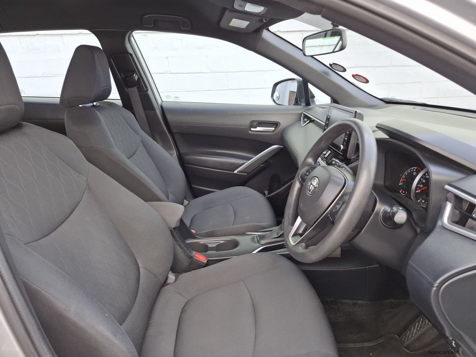 2024 Toyota Corolla Cross 1.8XI photo