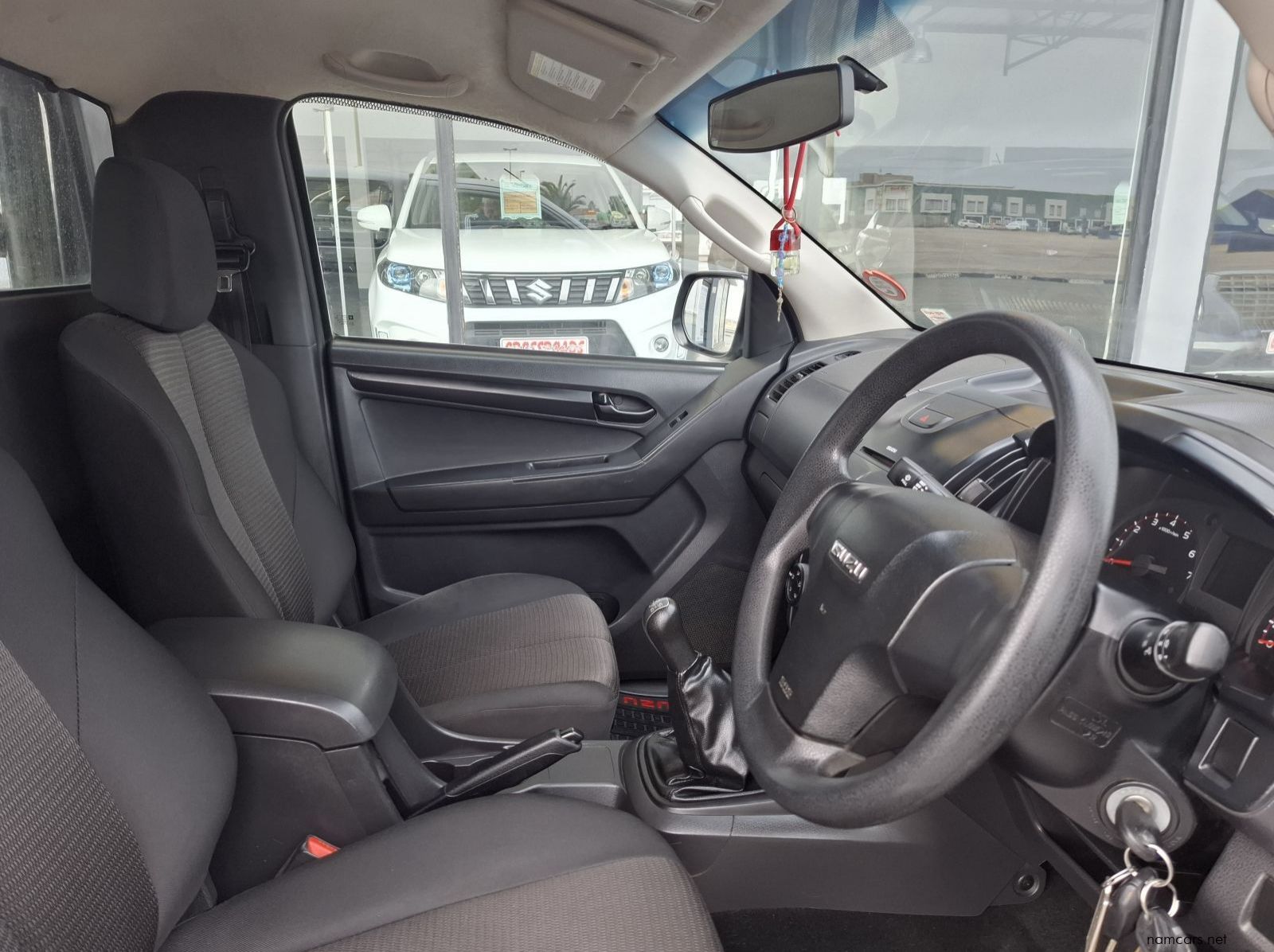 2016 Isuzu KB240 LE S/C 2X4 pictures