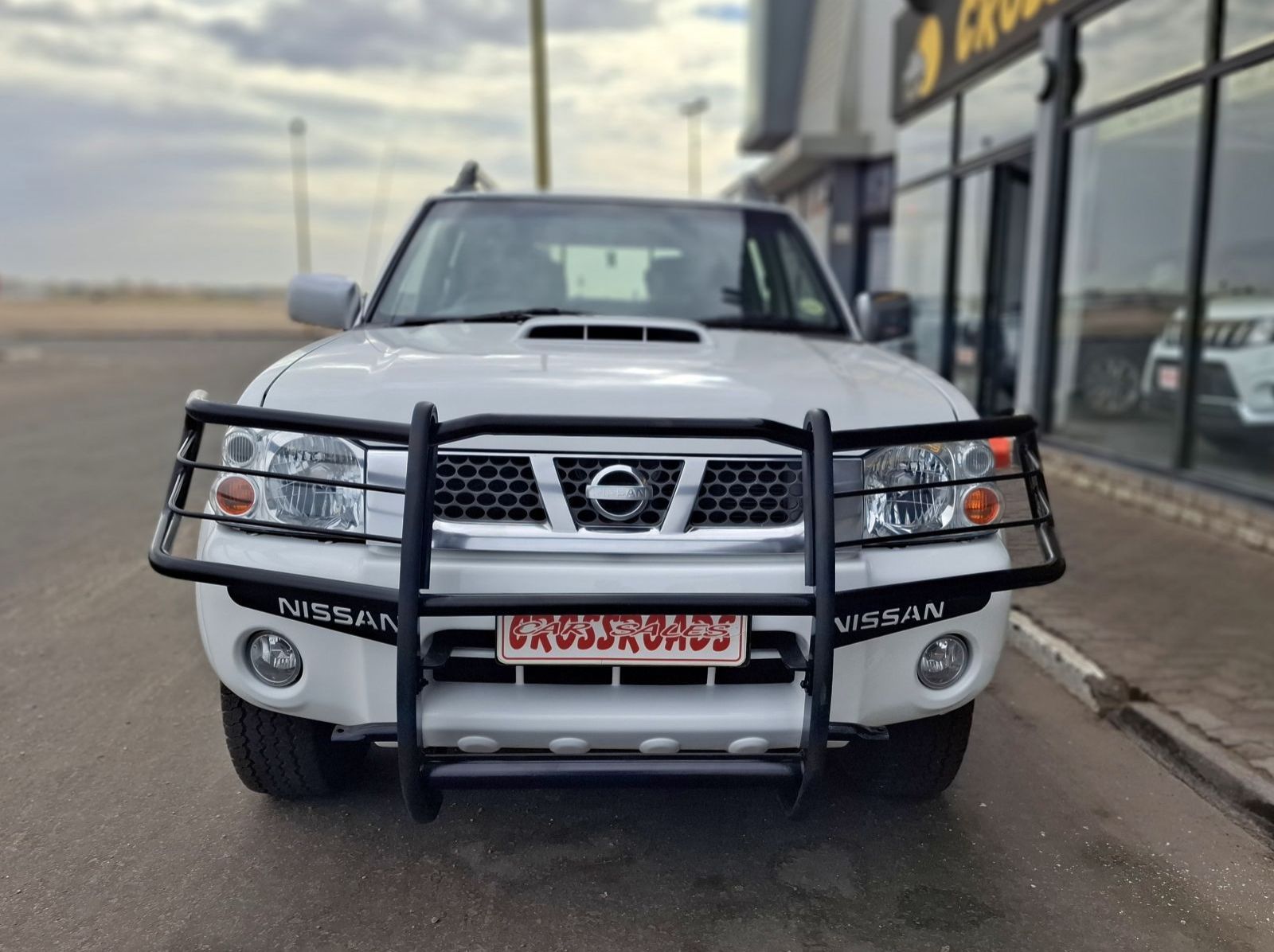 2019 Nissan NISSAN NP300 2.5 TDI D/C 2X4 pictures