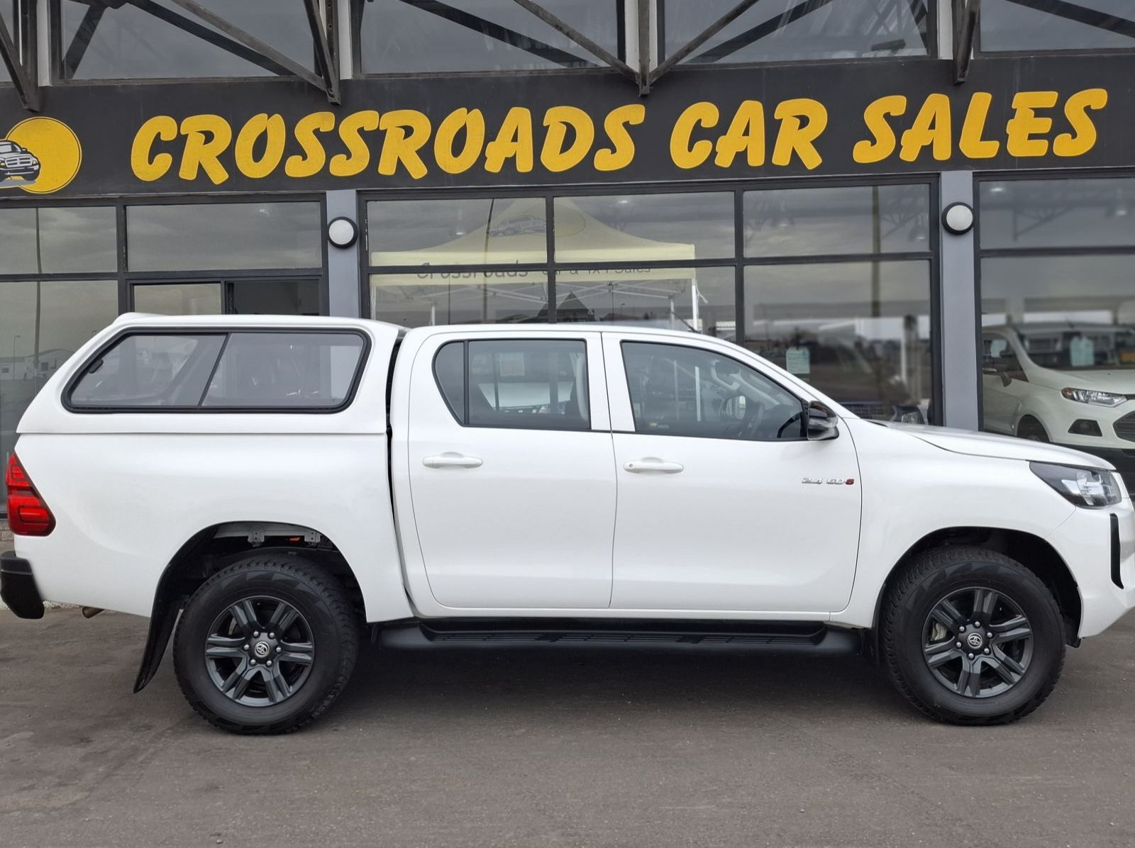 2024 Toyota HILUX 2.4 GD6 D/C A/T 4X4 pictures