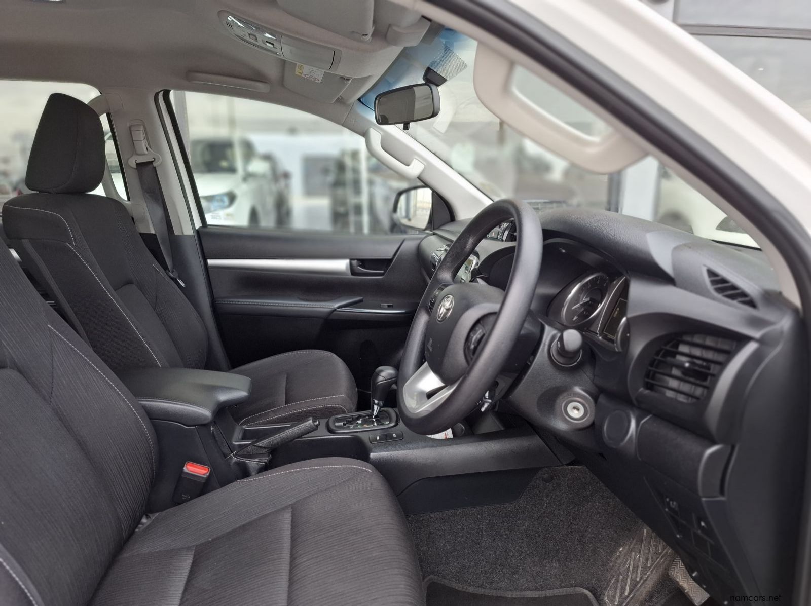 2024 Toyota HILUX 2.4 GD6 D/C A/T 4X4 pictures