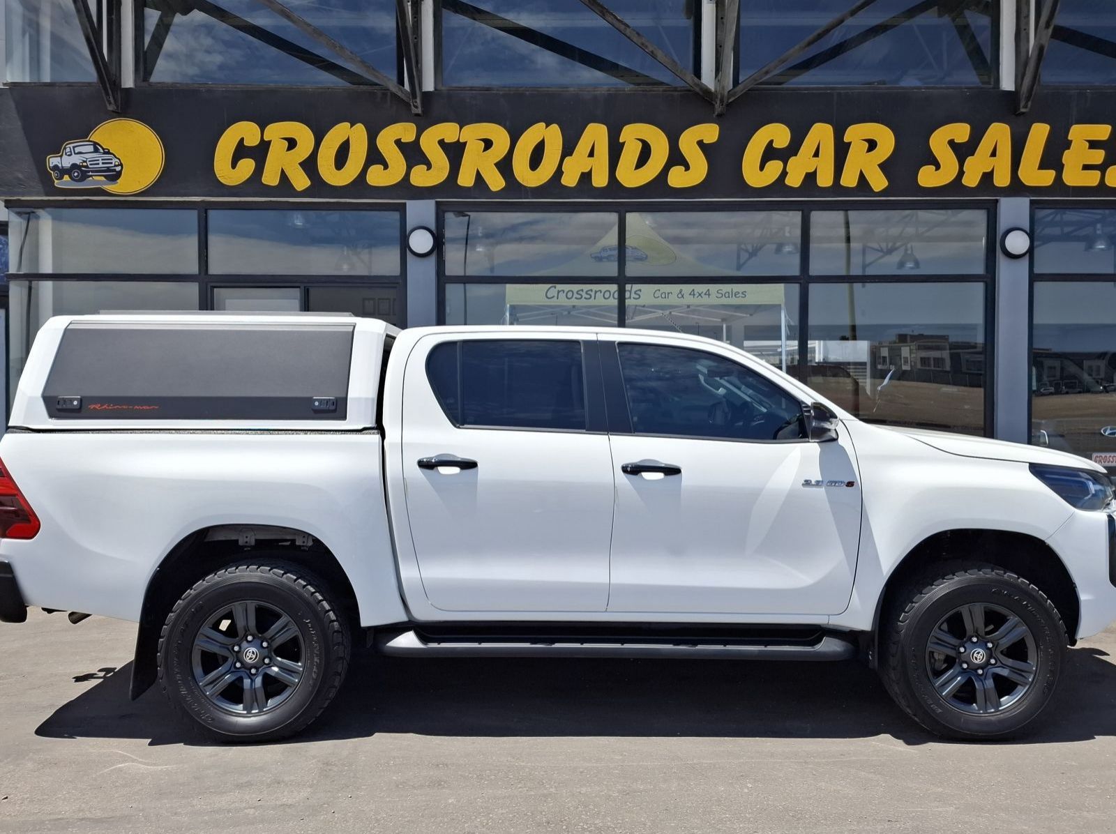 2025 Toyota HILUX 2.8 GD6 RAIDER D/C A/T 4X4 pictures