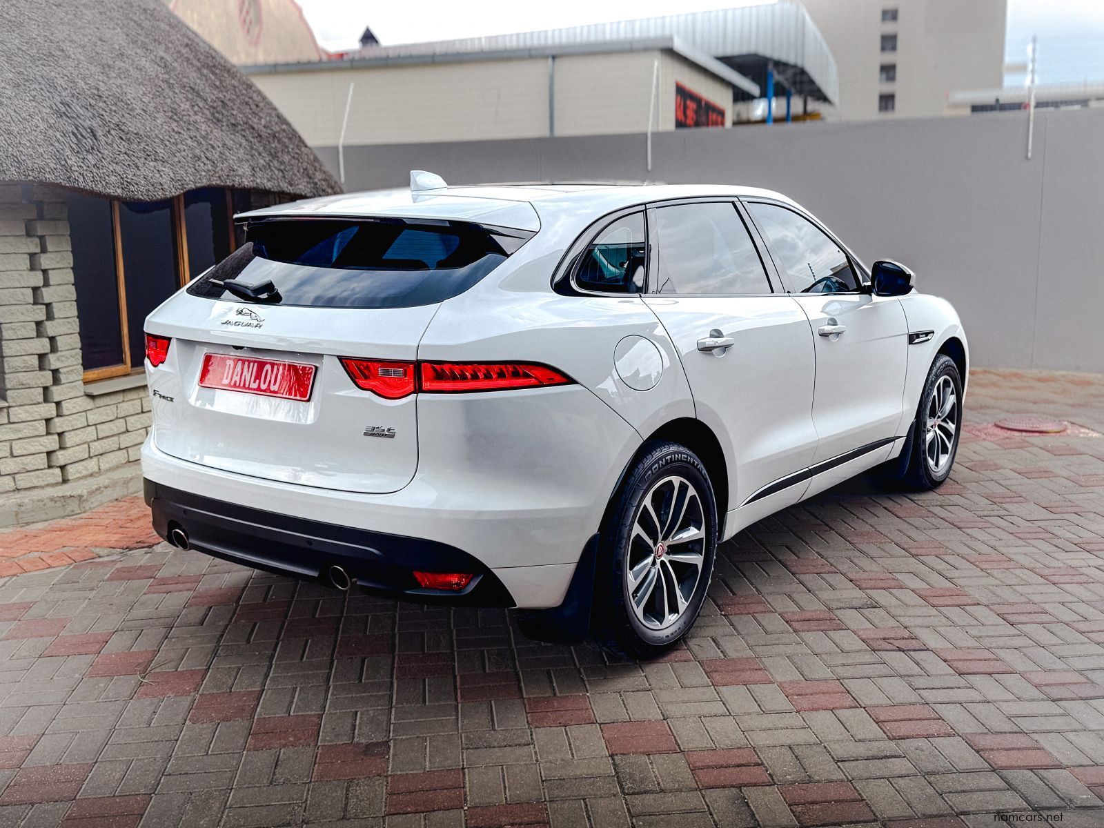 2016 Jaguar F-Pace 3.0 AWD A/T SC R-Sport photo