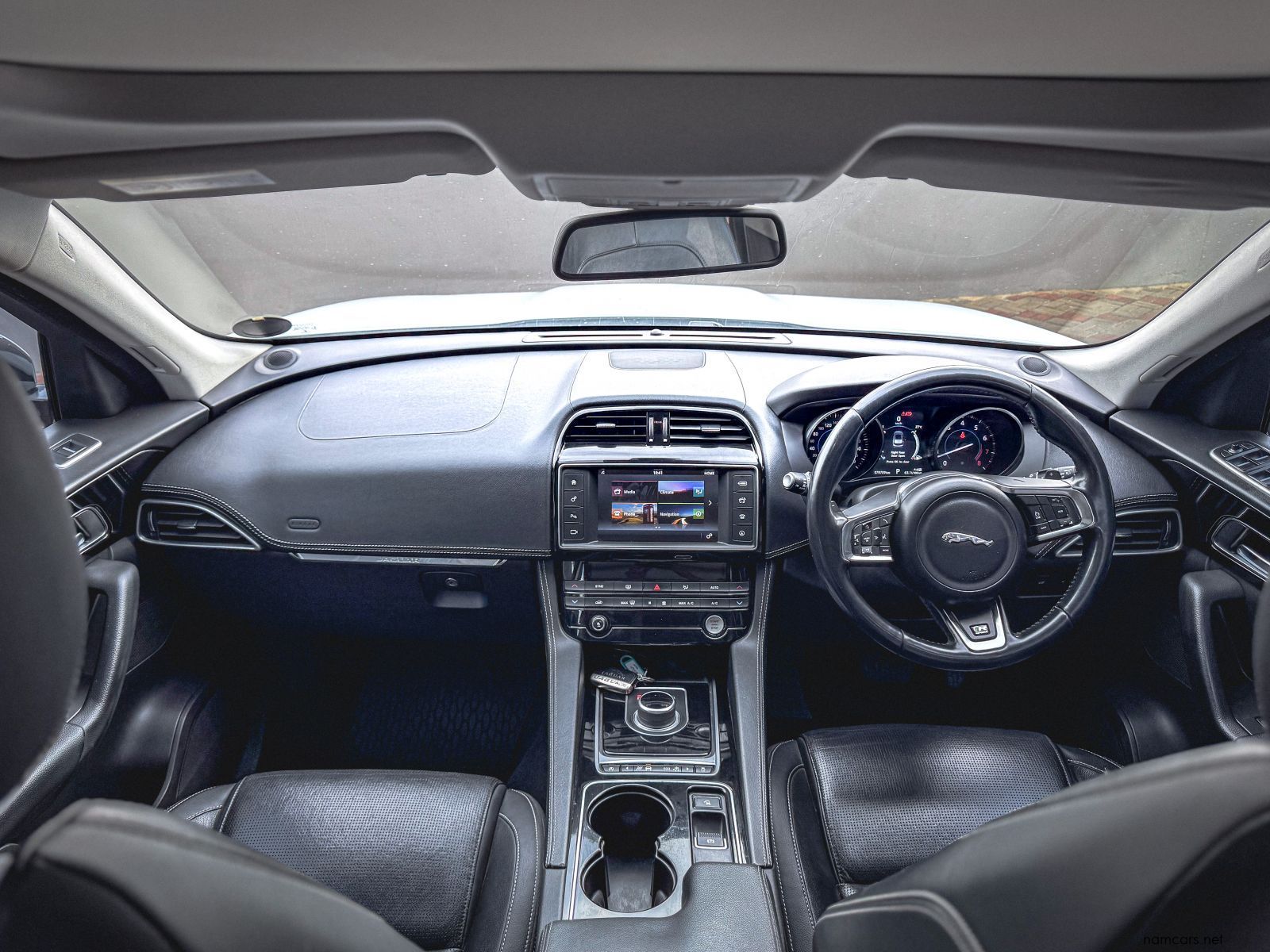 2016 Jaguar F-Pace 3.0 AWD A/T SC R-Sport photo