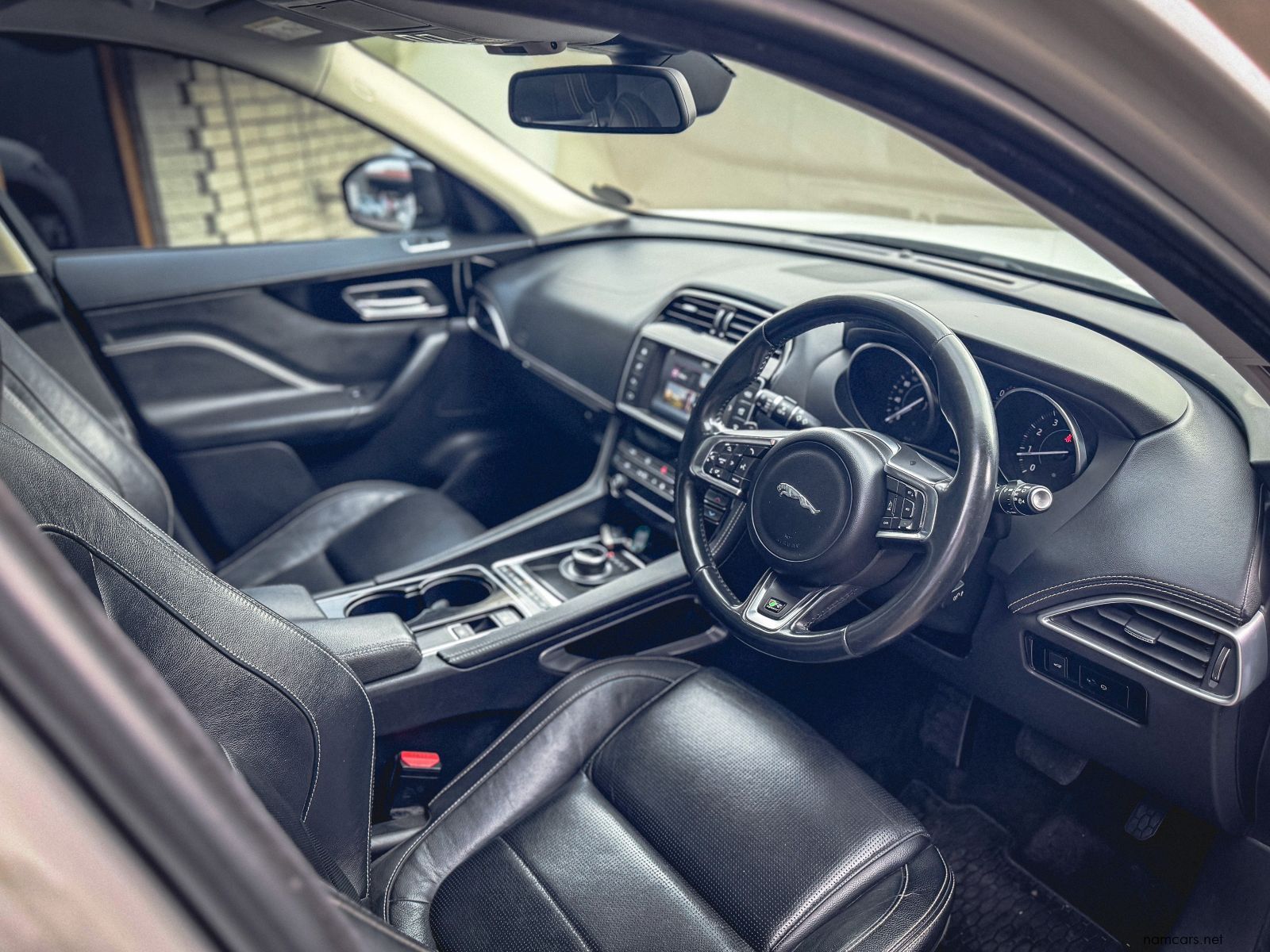 2016 Jaguar F-Pace 3.0 AWD A/T SC R-Sport photo